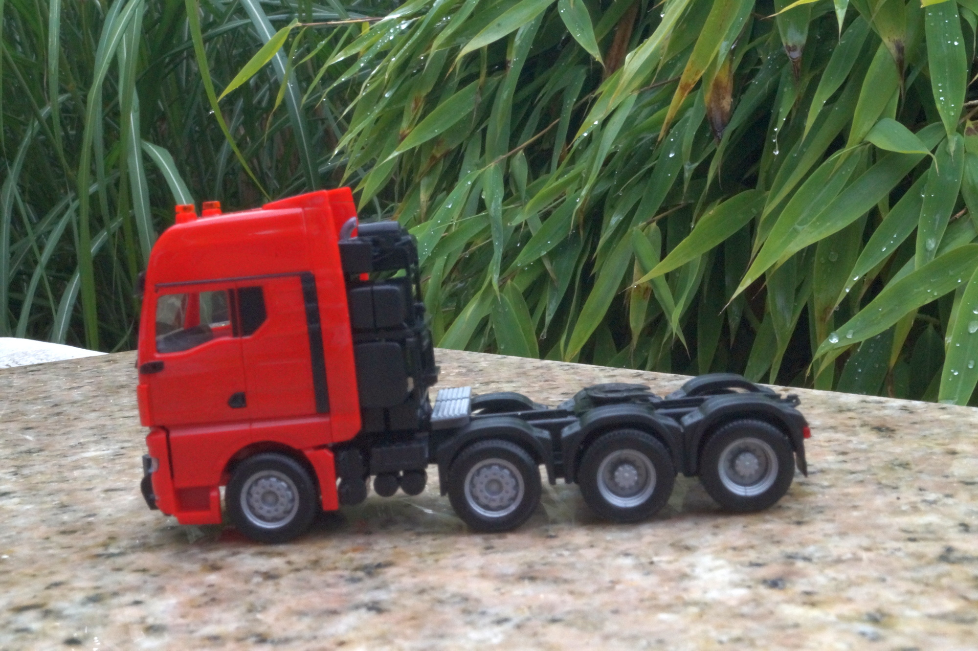 313520 - Herpa - MAN TGX GX Schwerlastzugmaschine  4achs , rot