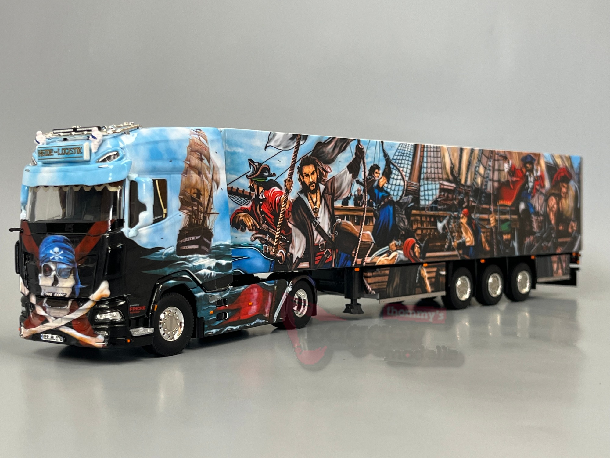 01-4840 - WSI - DAF XG+ 4x2 mit Kühlkofferauflieger - Heide Logistik / Piraten -