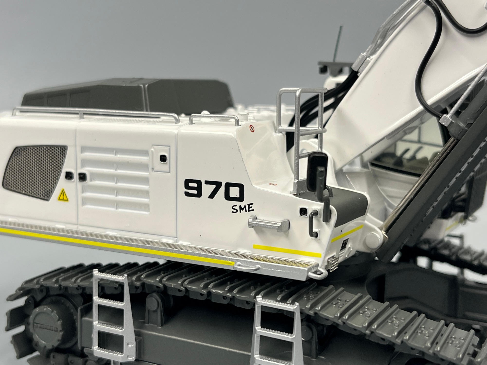 64-2016 - WSI - Liebherr R 970SME Hydraulikbagger - weiß - mit gelben Streifen