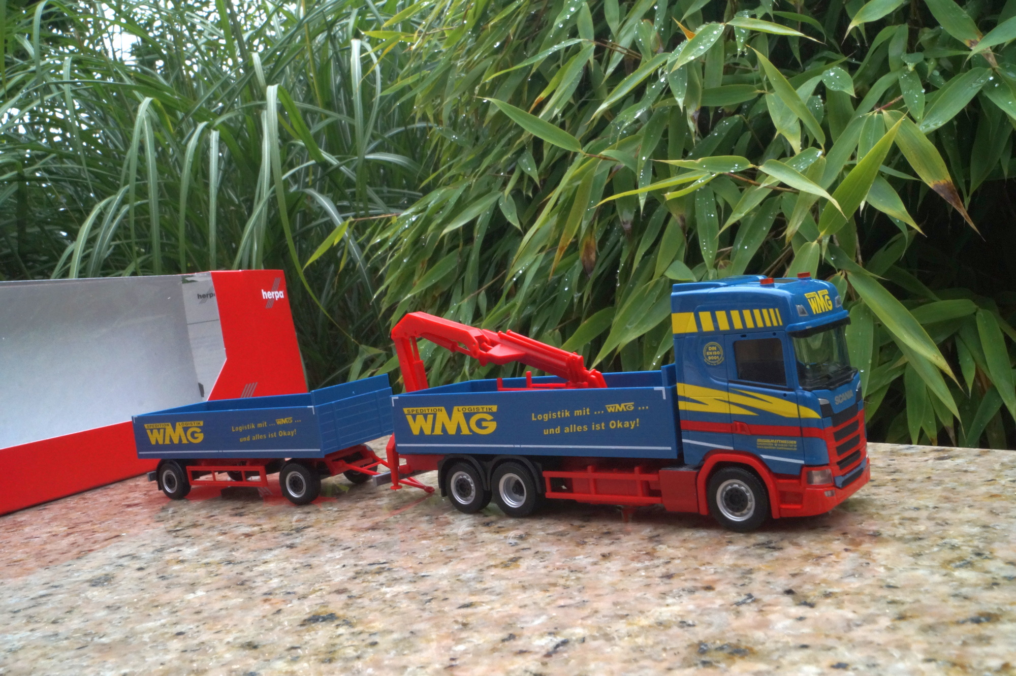 313285 - Herpa - Scania CS 20 Pritschen-Hängerzug mit Ladekran „Matthiessen“