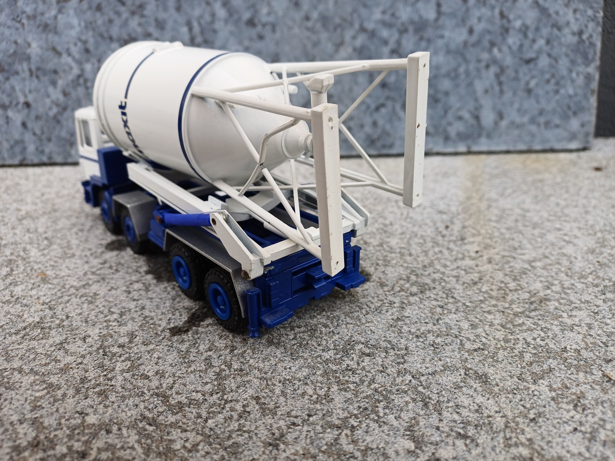 4196 - Rainer - Siloteller auf MAN  4achs "Maxit"