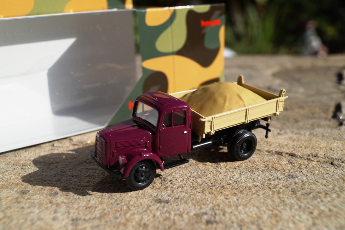 745741 - Herpa - Mercedes-Benz L 3000 Pritschen-LKW mit Ladung