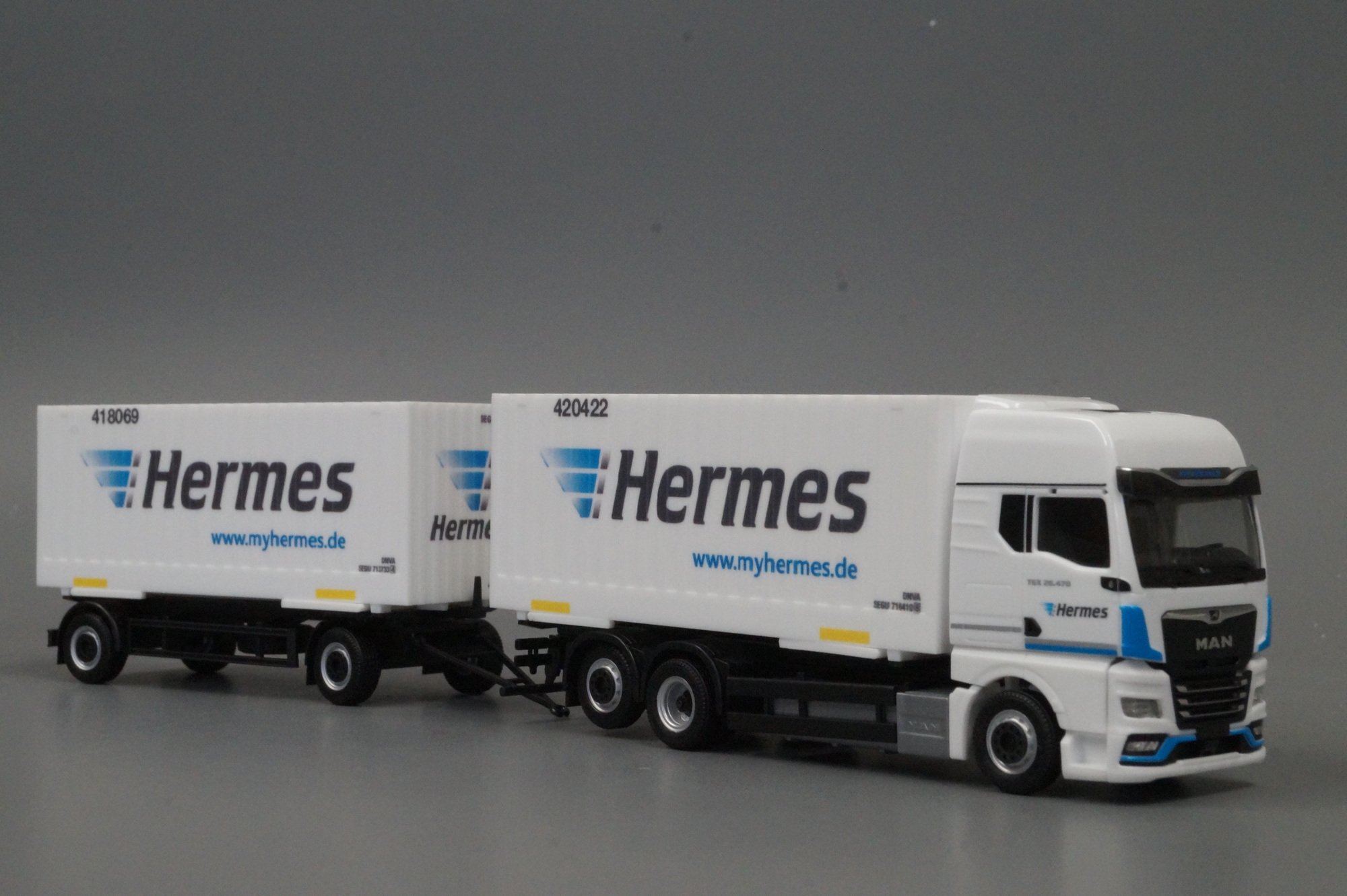 317658 - Herpa - MAN TGX GX Wechselkoffer-Hängerzug "Hermes"