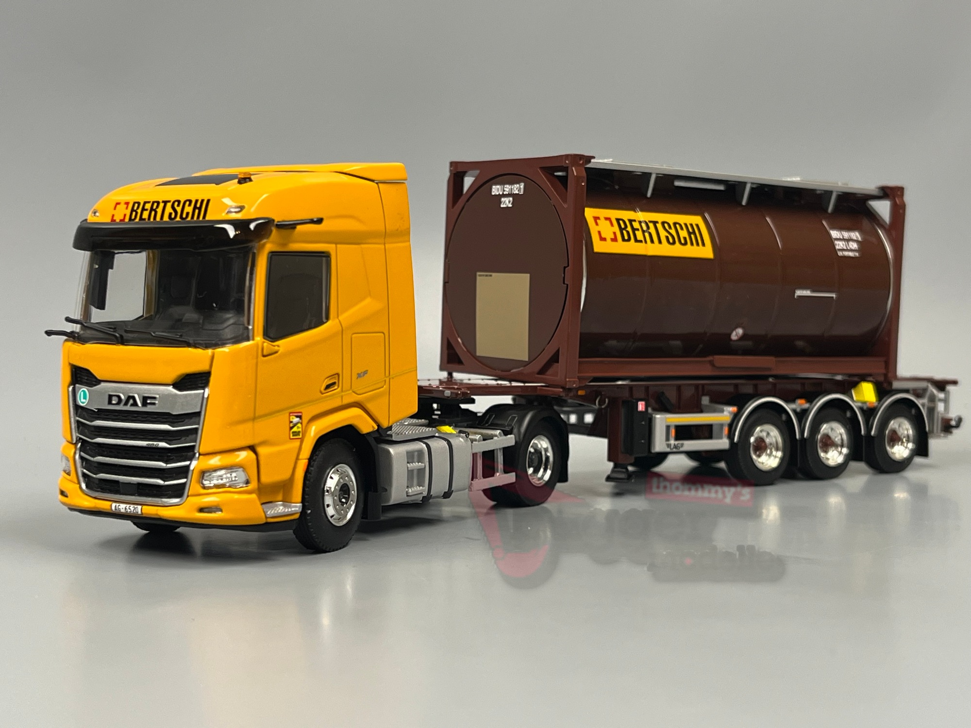 01-5110 - WSI -DAF XG SH mit 30ft Auflieger und 20ft Tankcontainer - Bertschi - CH