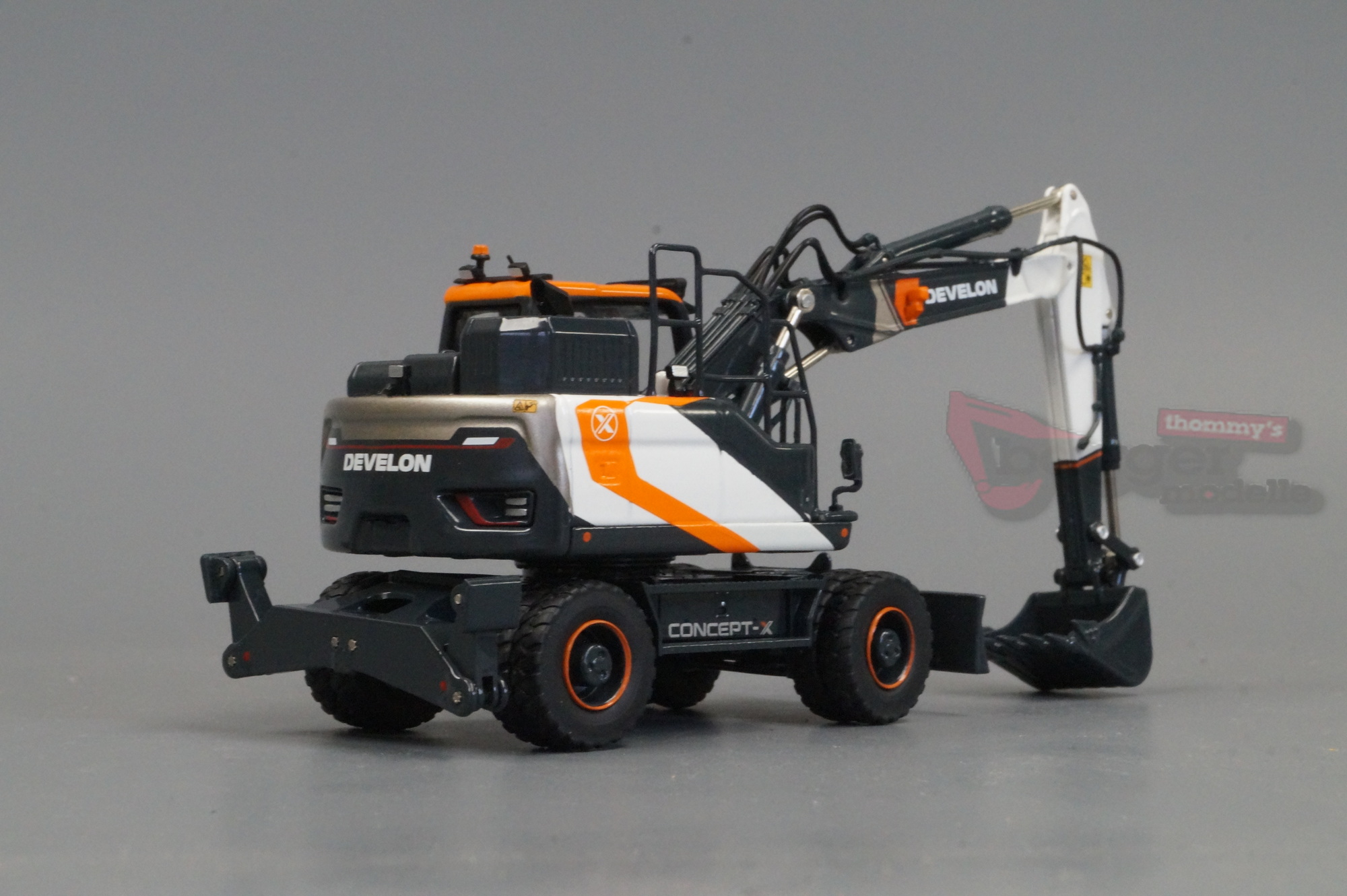 16-1016 - IMC - Develon DX 165WR Concept X Mobilbagger