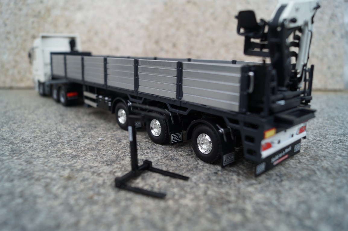 Mercedes Benz Acros mit Steinauflieger