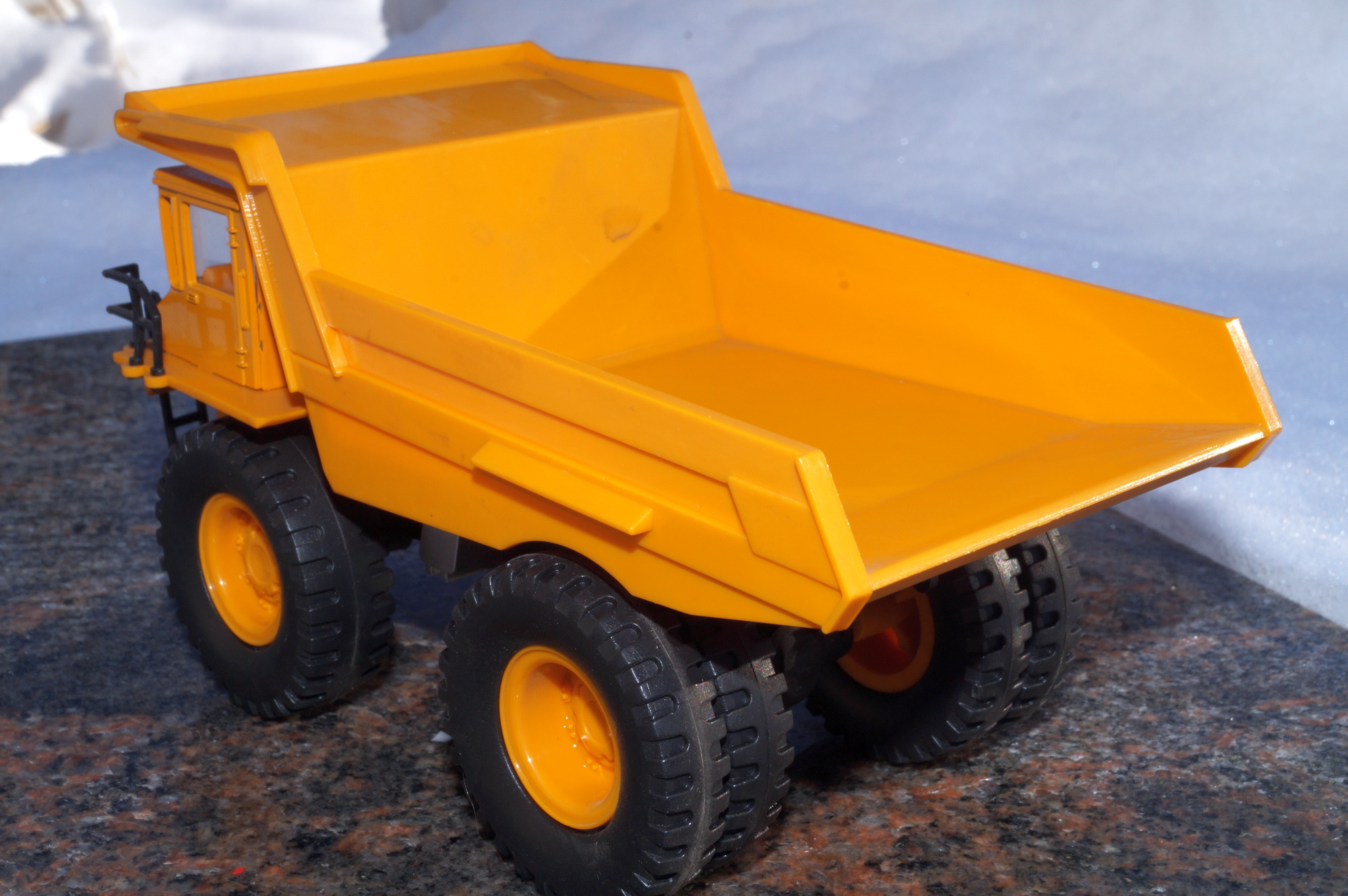 Muldenkipper  aus Kunstoff
