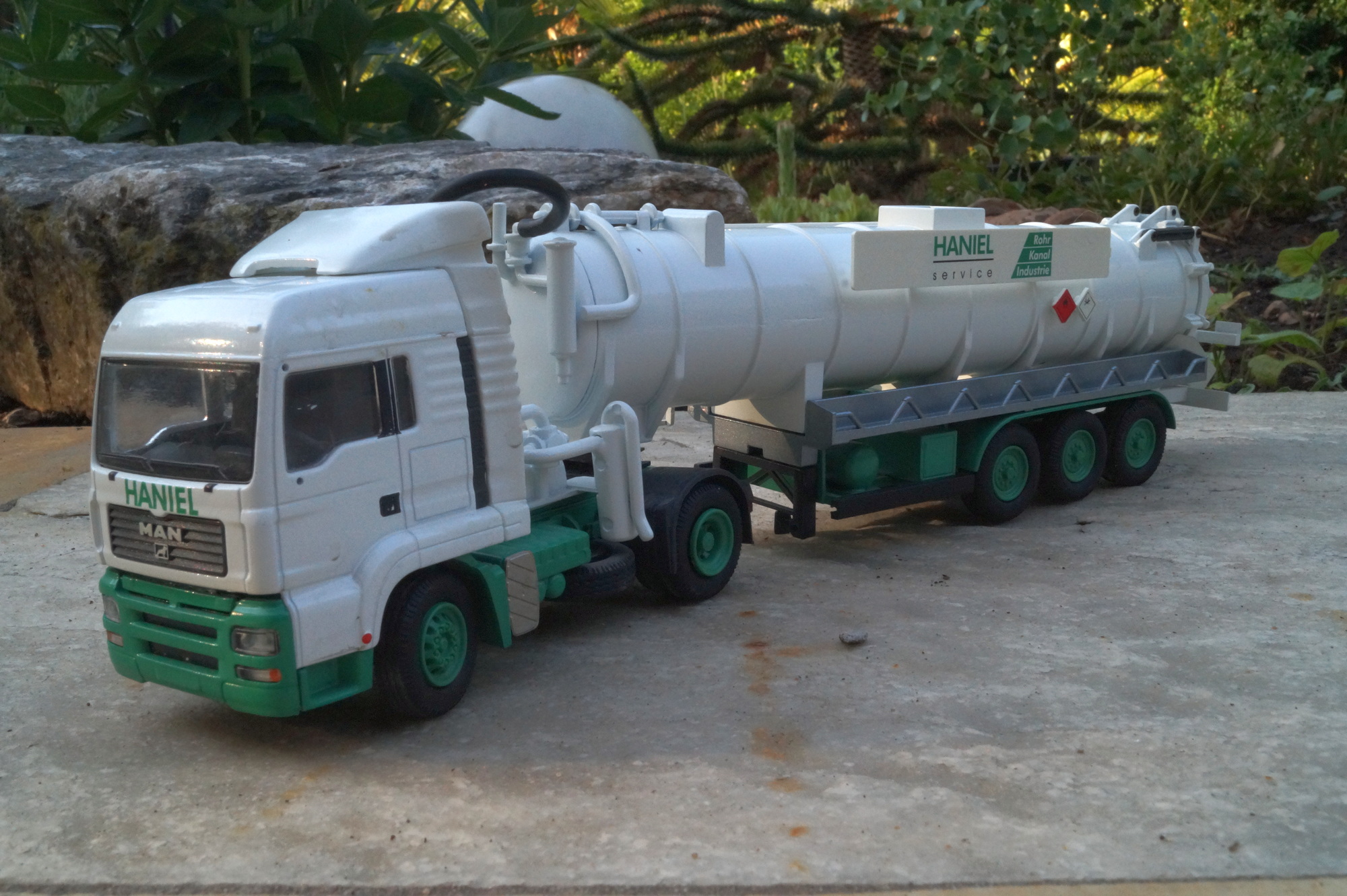 MAN TG L 37 2 achs mit Saugwagenauflieger  "Haniel "