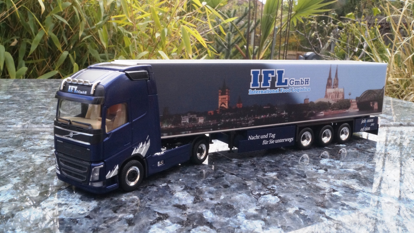 305655 - Herpa - Volvo FH GL XL Kühlkoffer-Sattelzug "IFL / Köln-Truck"