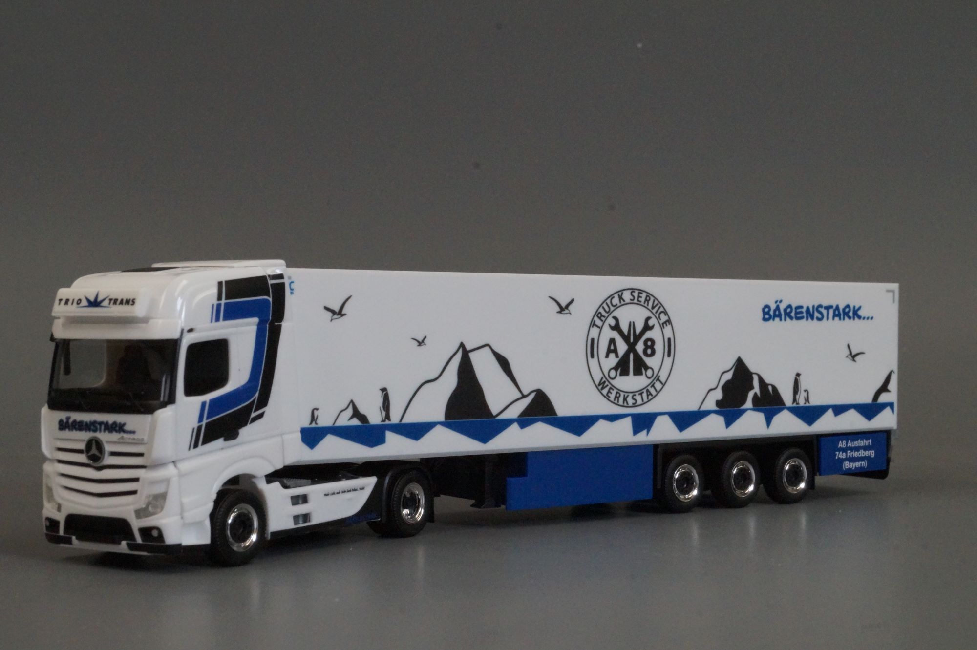 317320 - Herpa - Mercedes-Benz Actros 18 Gigaspace Kühlkoffer-Sattelzug "Trio-Trans"