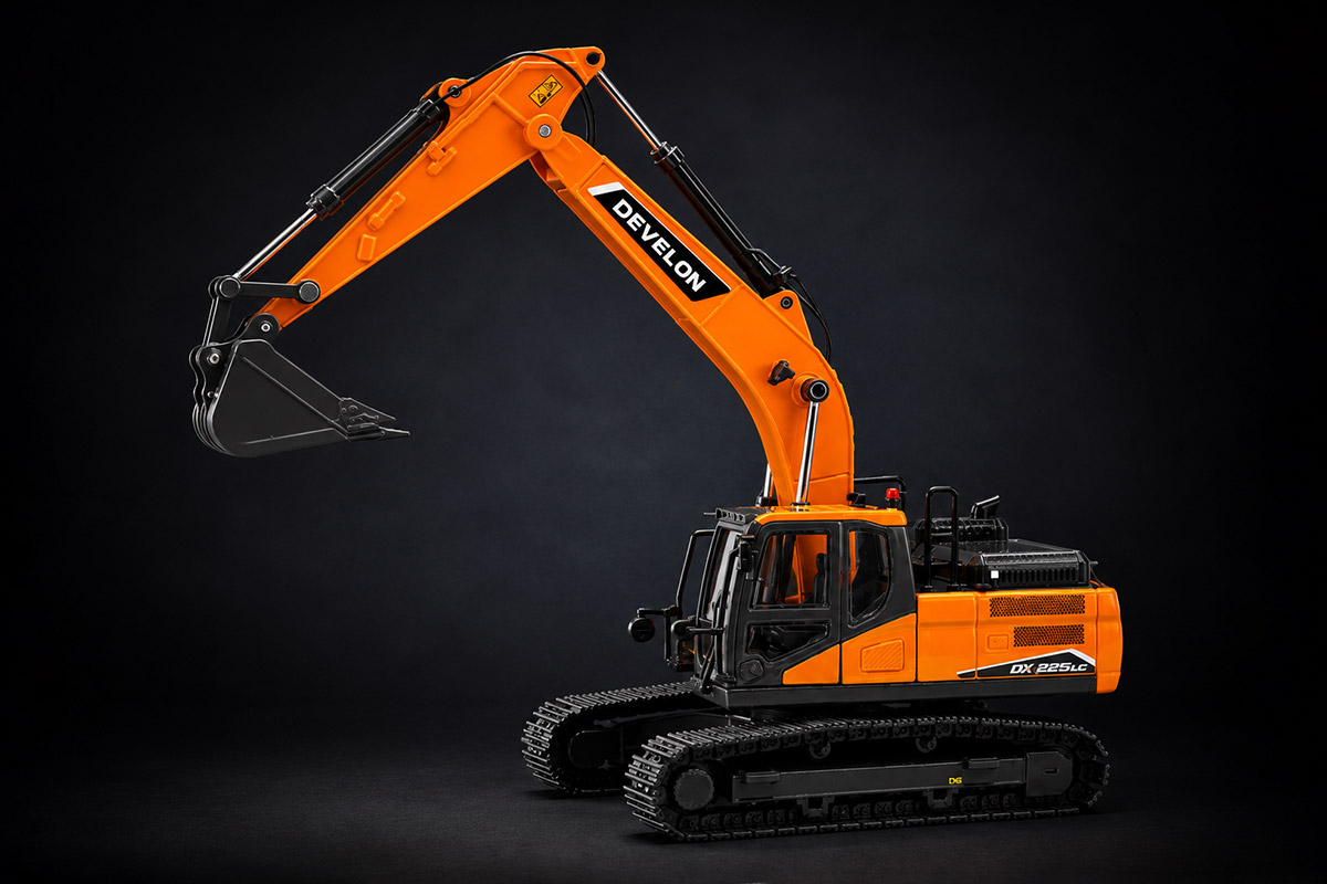 16-1040 -IMC - Develon DX 225 Kettenbagger