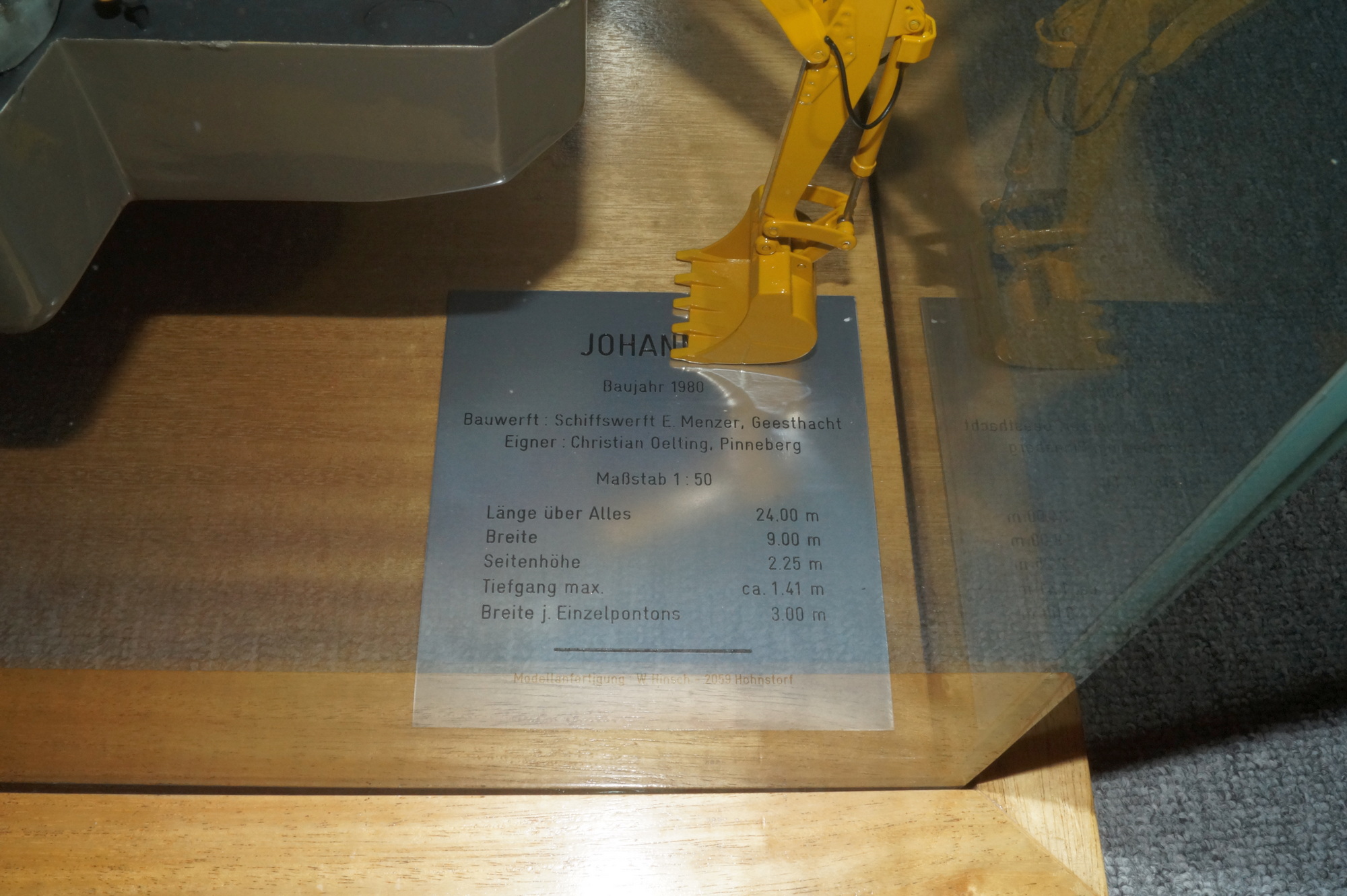 Ponton mit CCM CAT 245 Bagger