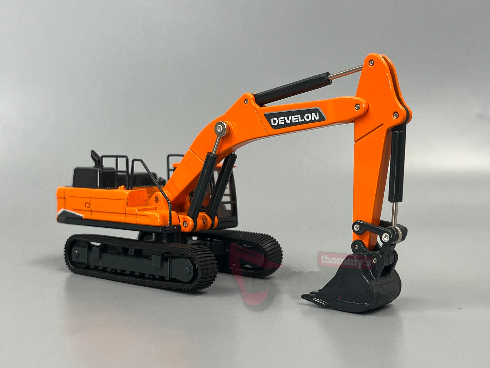 16-1032 - IMC - Develon DX380 Kettenbagger