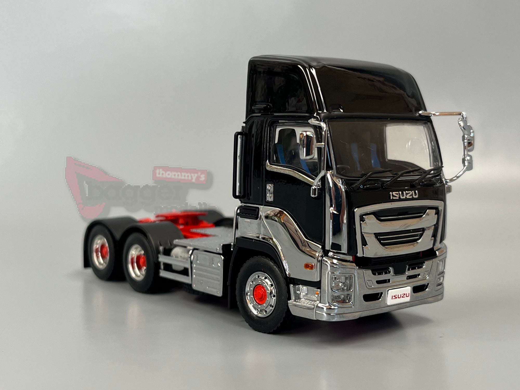 01-5194 - WSI - ISUZU GIGA SHORT 6x4 3achs Zugmaschine, schwarz
