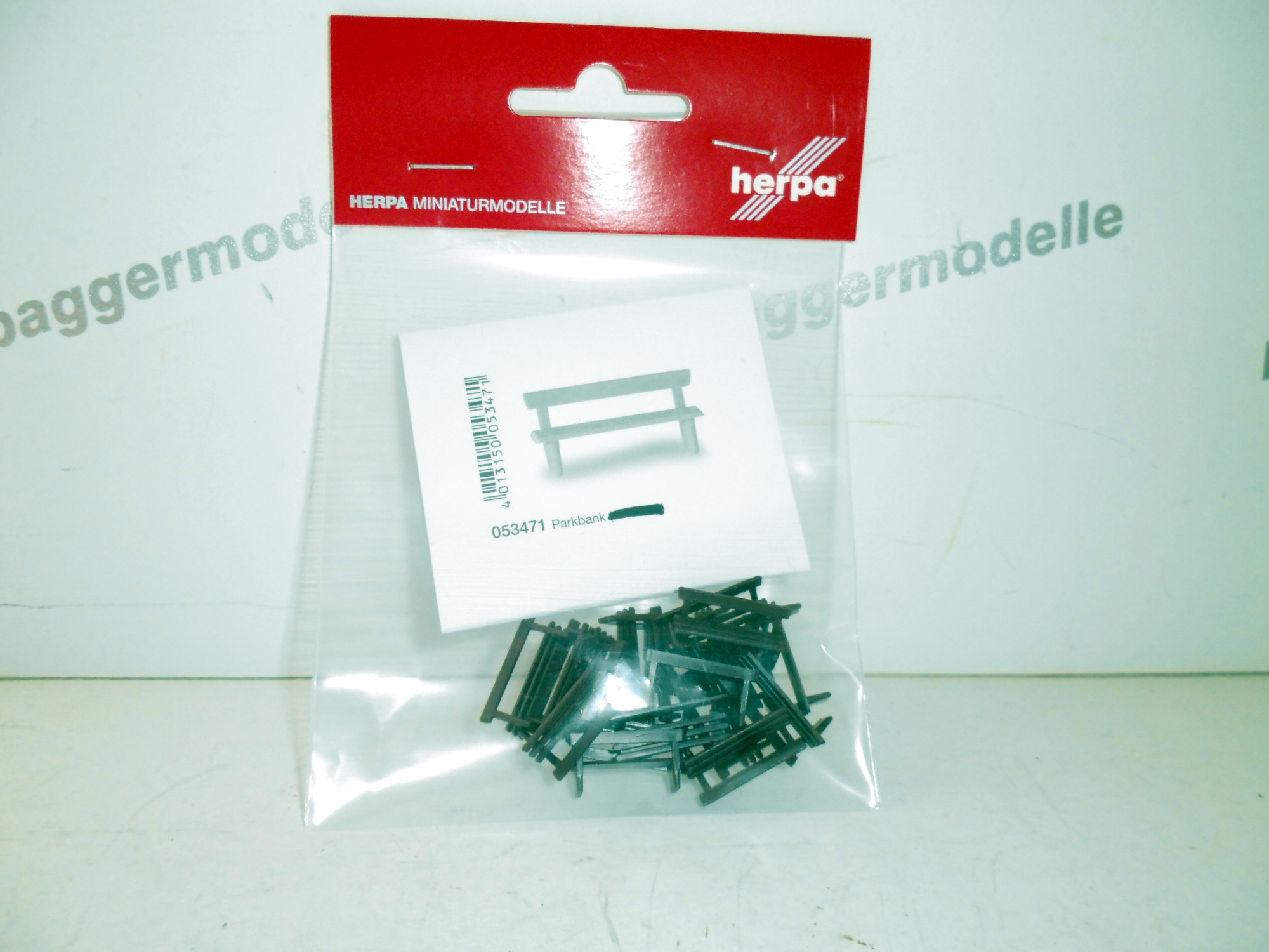 053471 -Herpa - Zubehör Parkbänke 18 Stück "Bausatz"