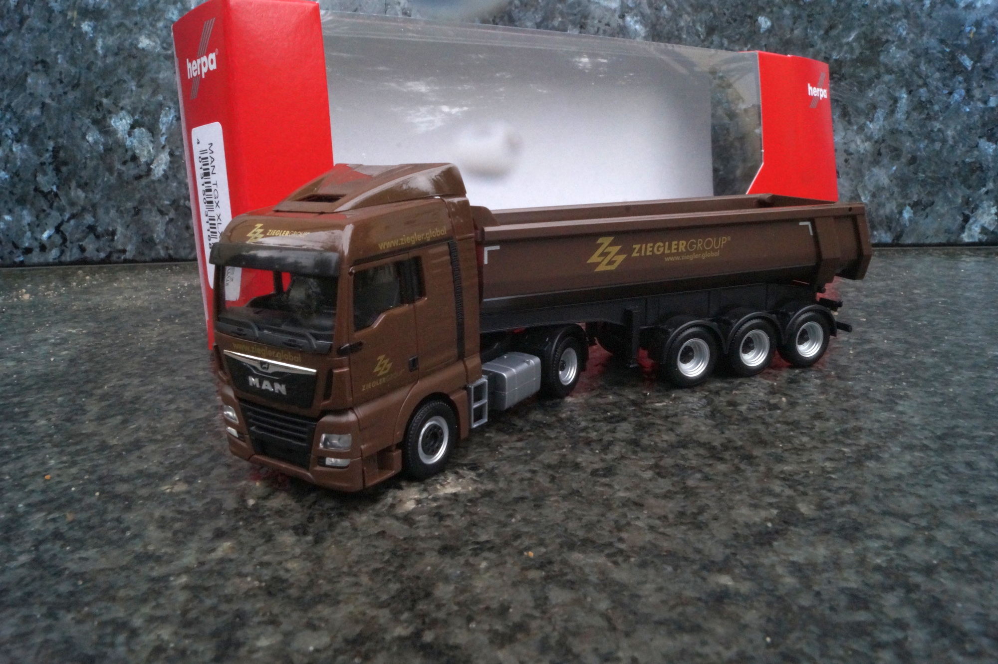 311687 - Herpa - MAN TGX XLX Euro6c Rundmulden-Sattelzug "Ziegler Group"