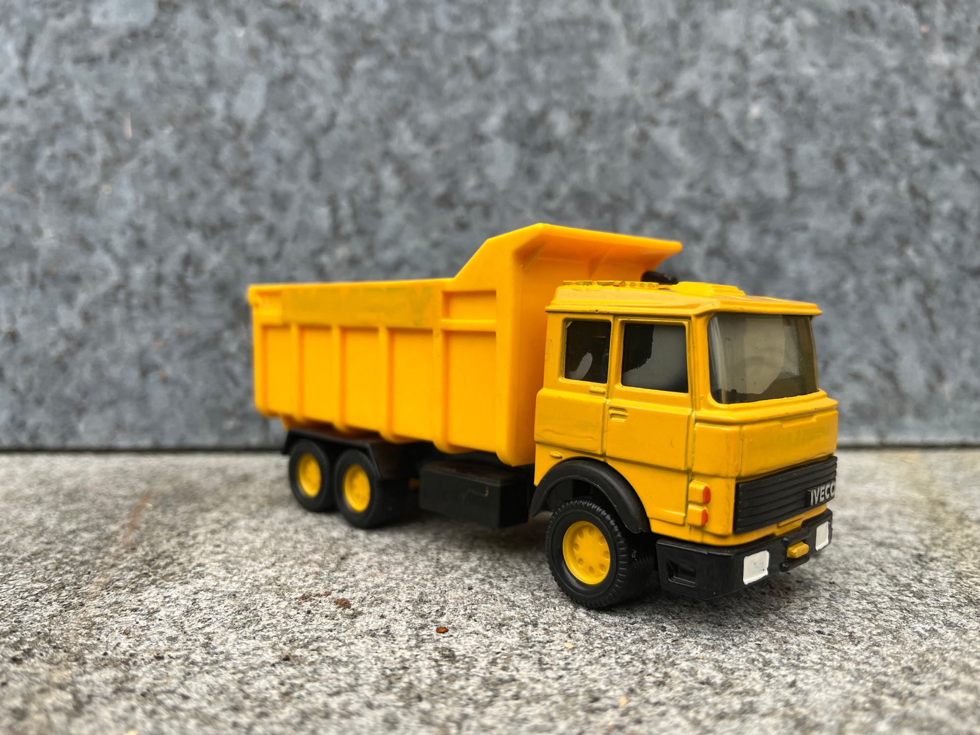 10123 - Rainer- Iveco 3achs Hinterkipper 