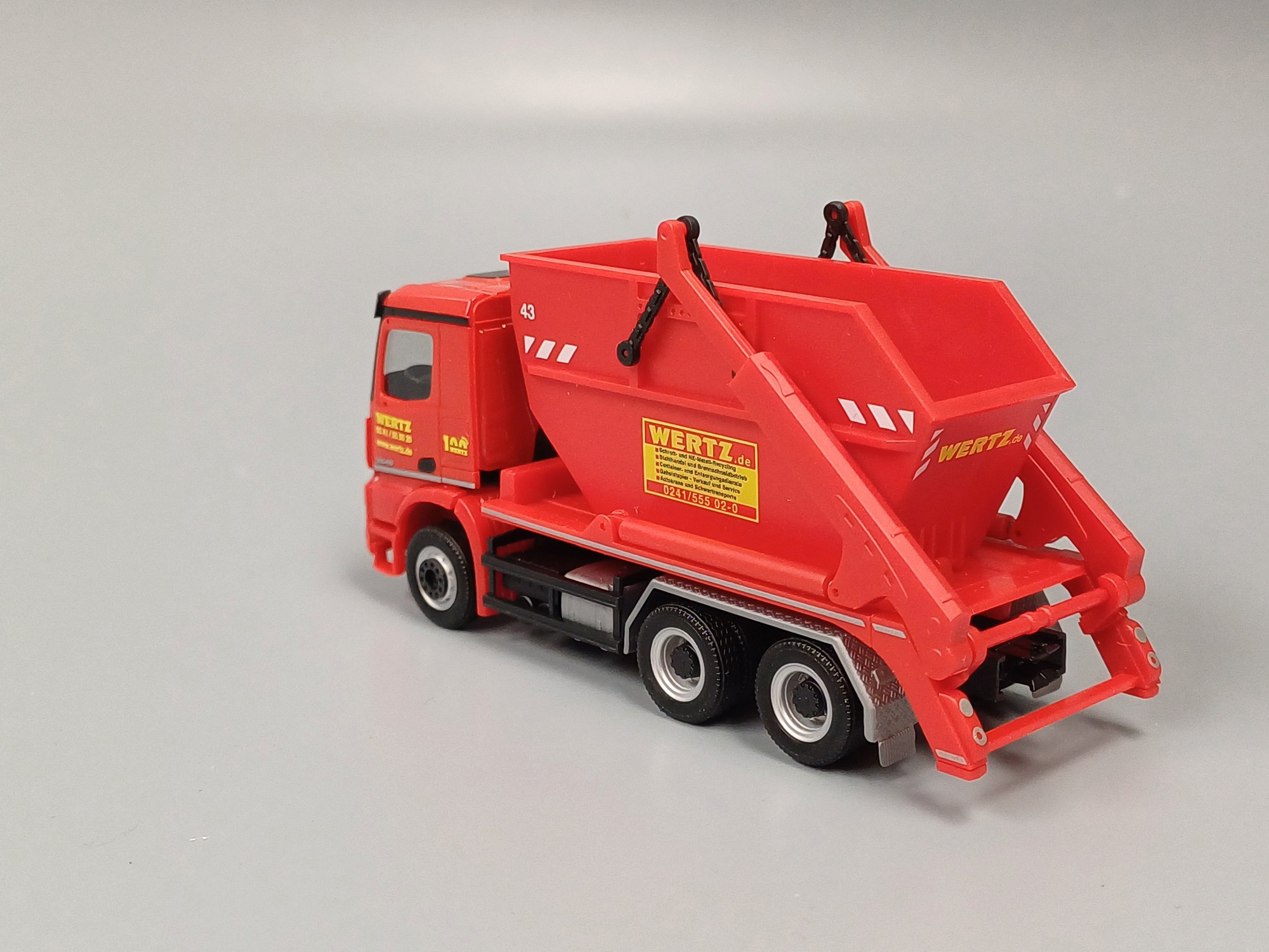 317856 - Herpa - Mercedes Benz Arocs M Absetzkipper AK 16 "Wertz"