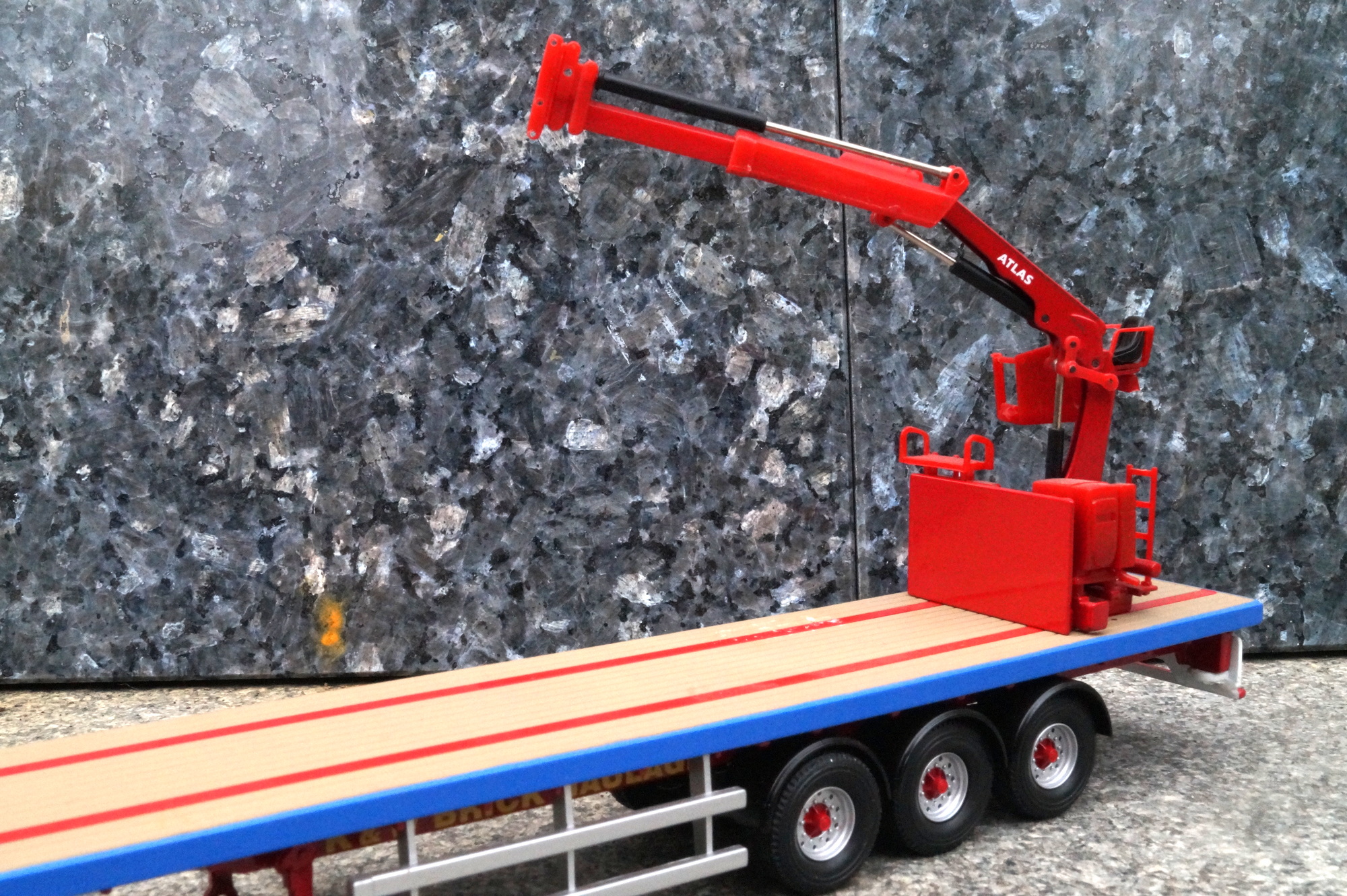 Renault 3achs mit 3achs Flachbettauflieger Heckkran" Keedwell"