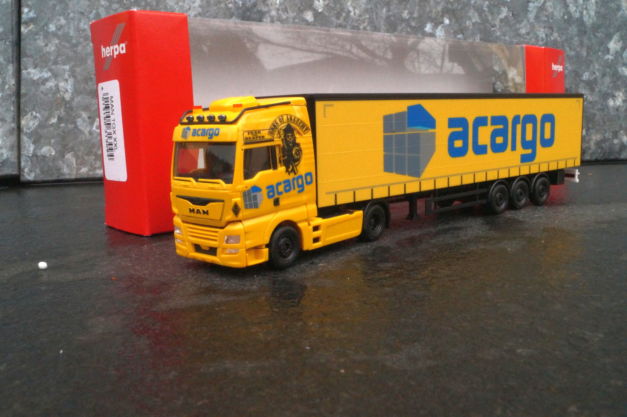 313094 - Herpa  - MAN TGX XXL Gardinenplanen-Sattelzug „Acargo / Sons of Anarchy“ (Hamburg)