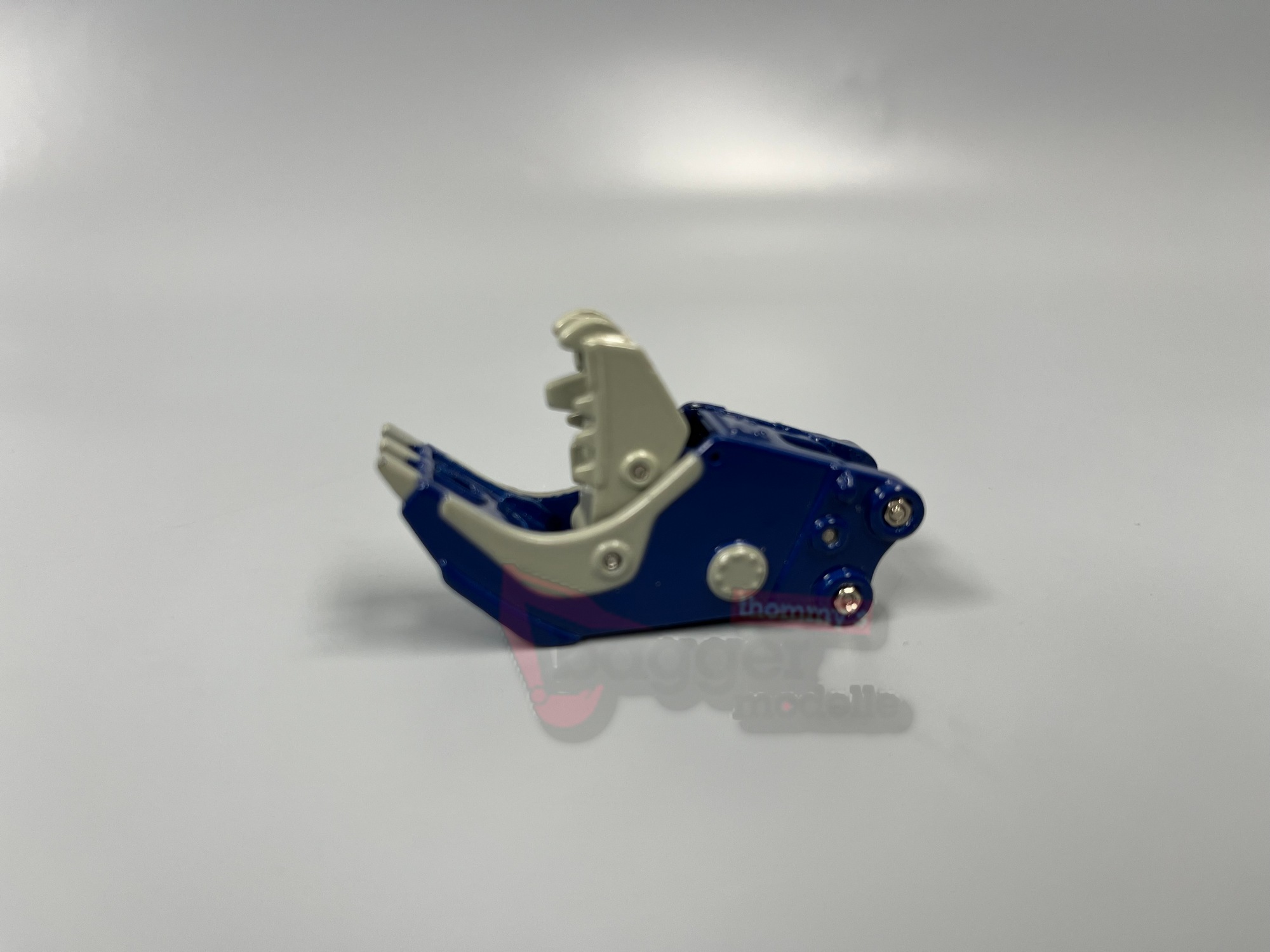 30133 -Replicars -3 Hitachi Anbaugeräte für Hitachi Bagger mit Schnellwechsler