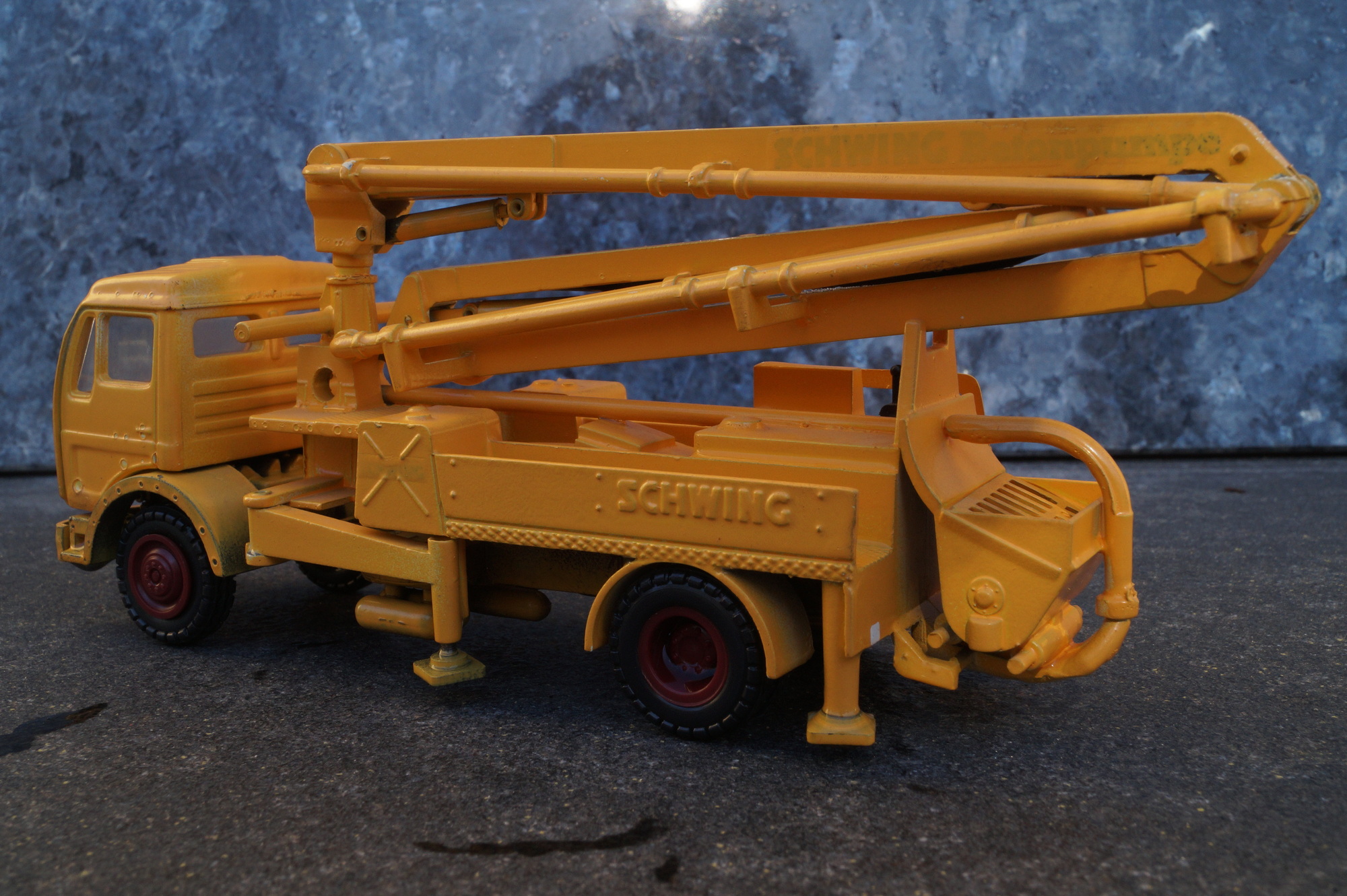 Mercedes Benz 2achs Schwing Betonpumpe umlackiert"