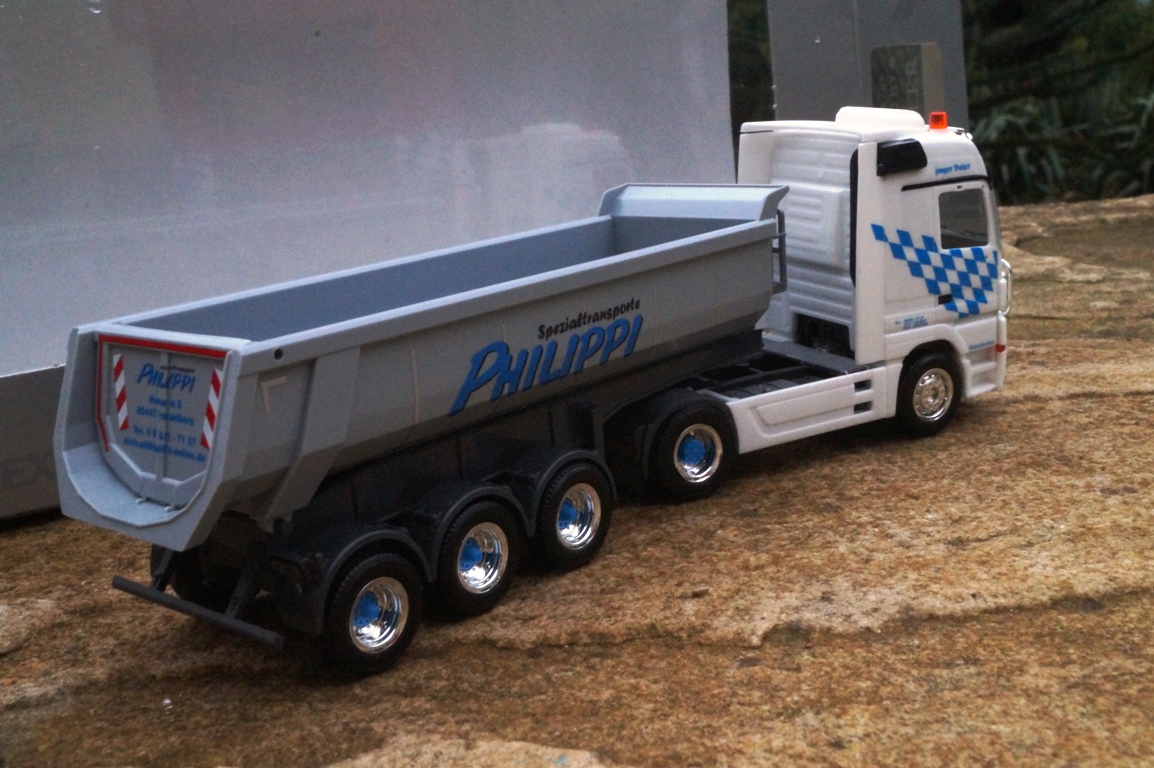 930734 -Herpa -Mercedes-Benz Actros Rundmulden-Kippsattelzug "Phillippi"