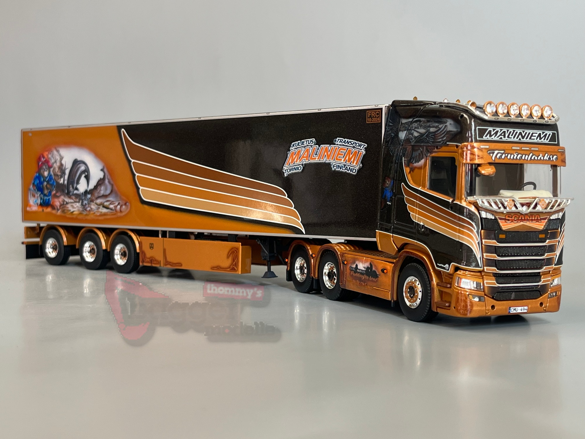 85910 - Tekno - Scania Next Gen S-series Highline mit 3-achsigem Kühlauflieger "Malliniemi" FI