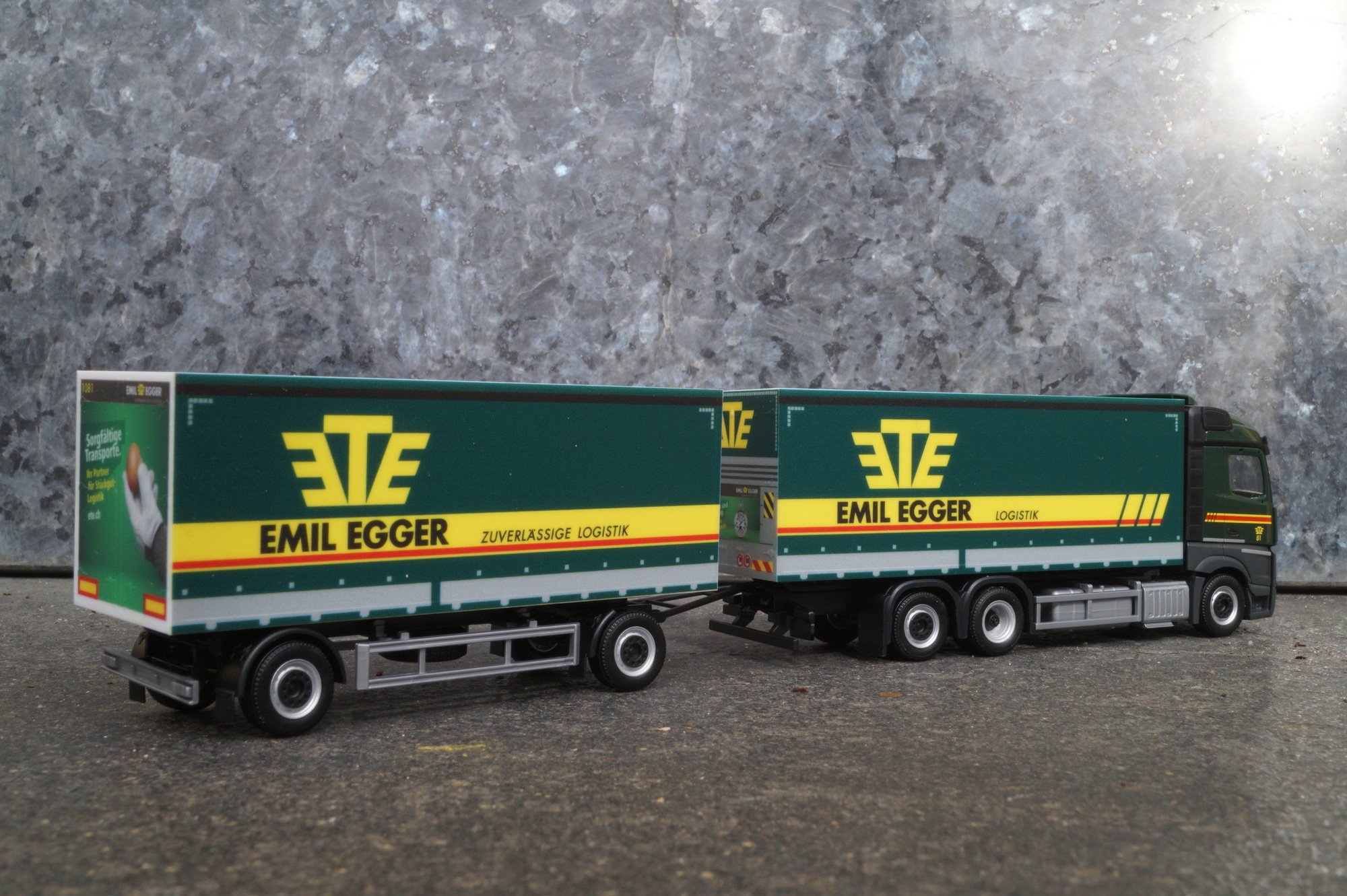 316835 - Herpa - Mercedes-Benz Streamspace 2.5 Planen-Hängerzug "Emil Egger" (Schweiz/