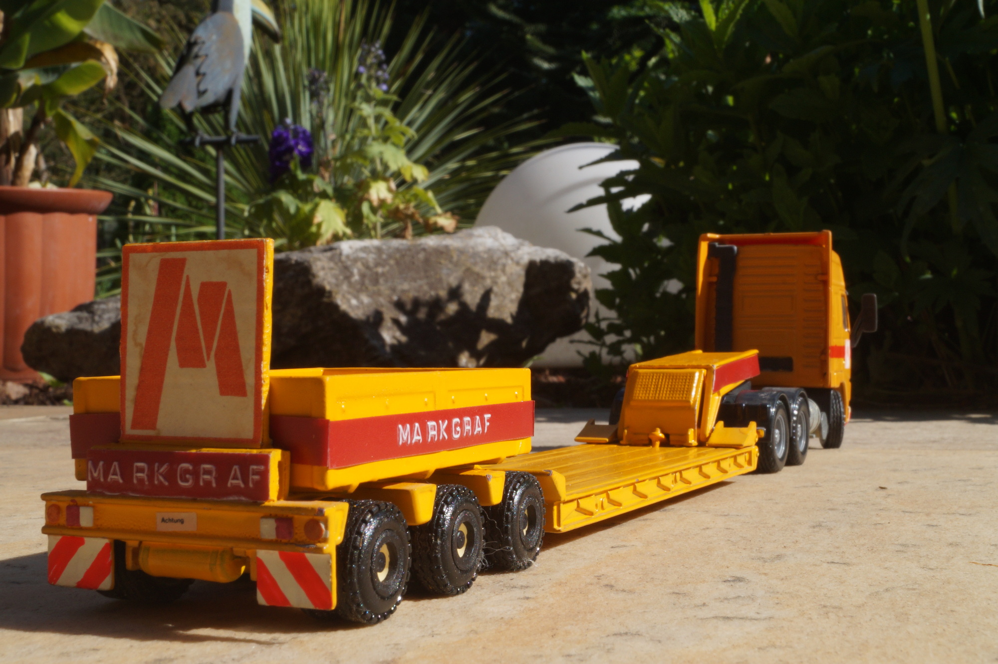 Volvo FH 16 3achs Zugmaschine mit 3achs Tieflader