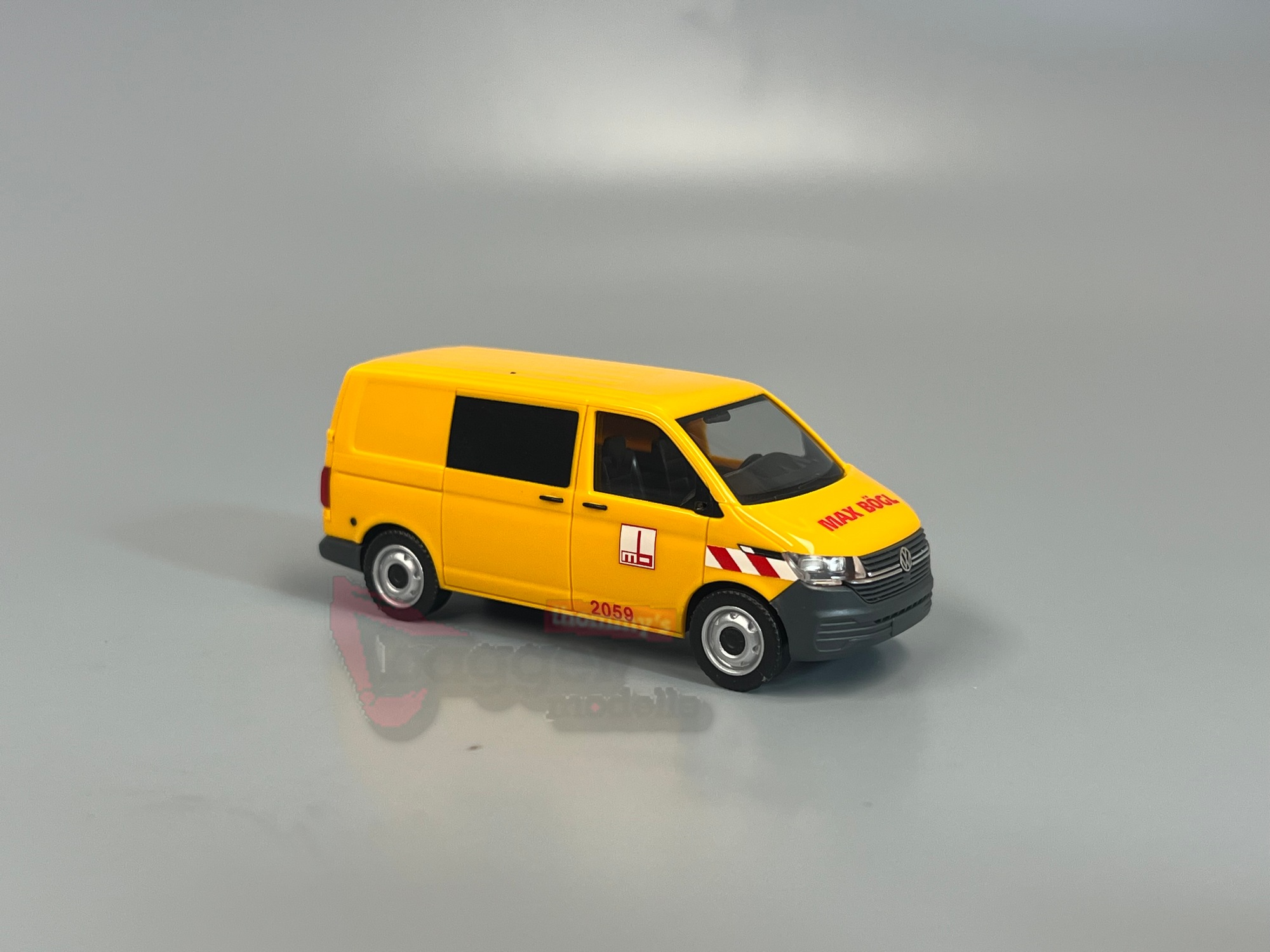 099189 - Herpa - Volkswagen (VW) T6.1 Halbbus "Max Bögl"