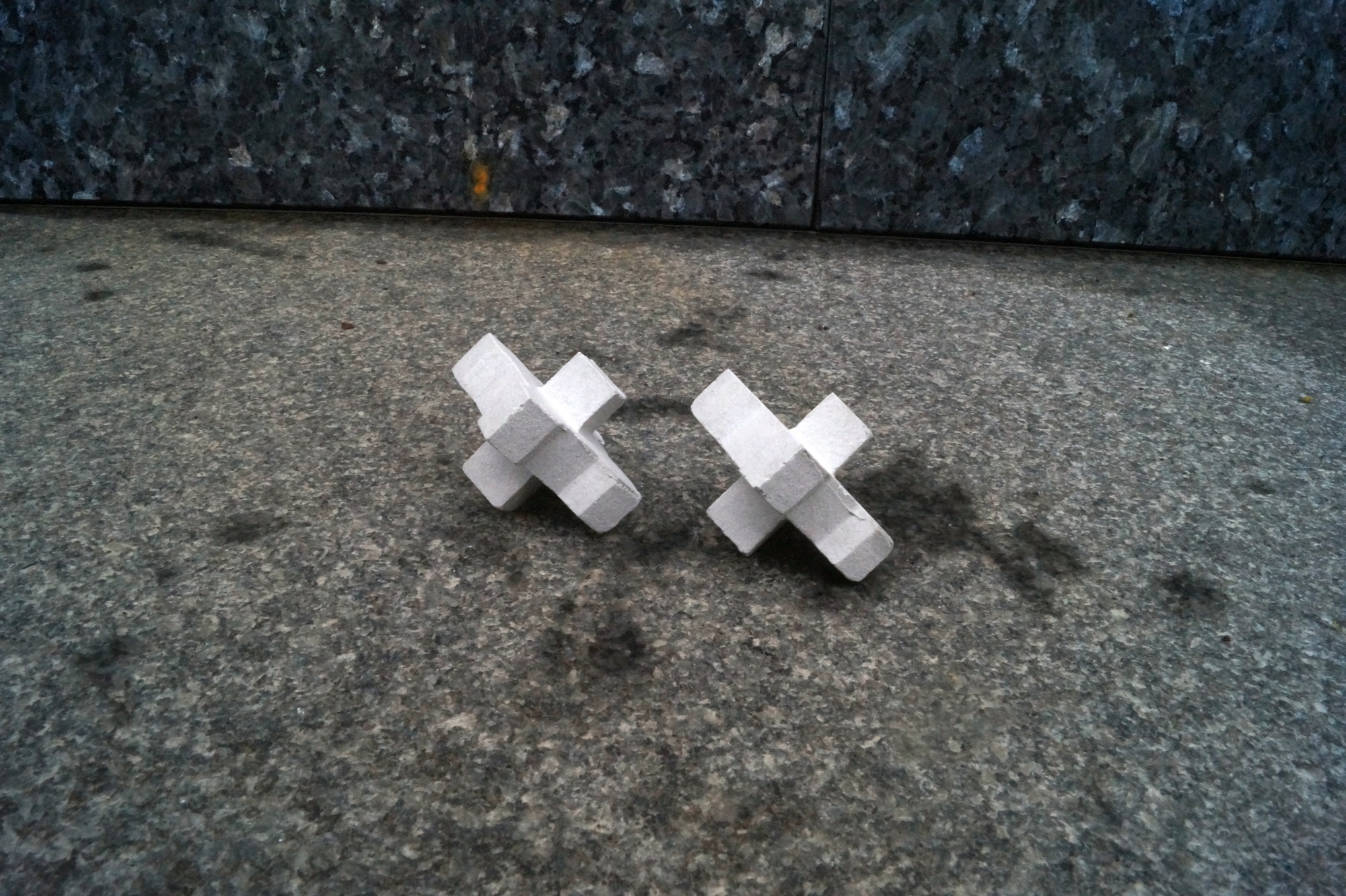 Zubehör 2x Panzersperren aus Beton  klein 3x3cm