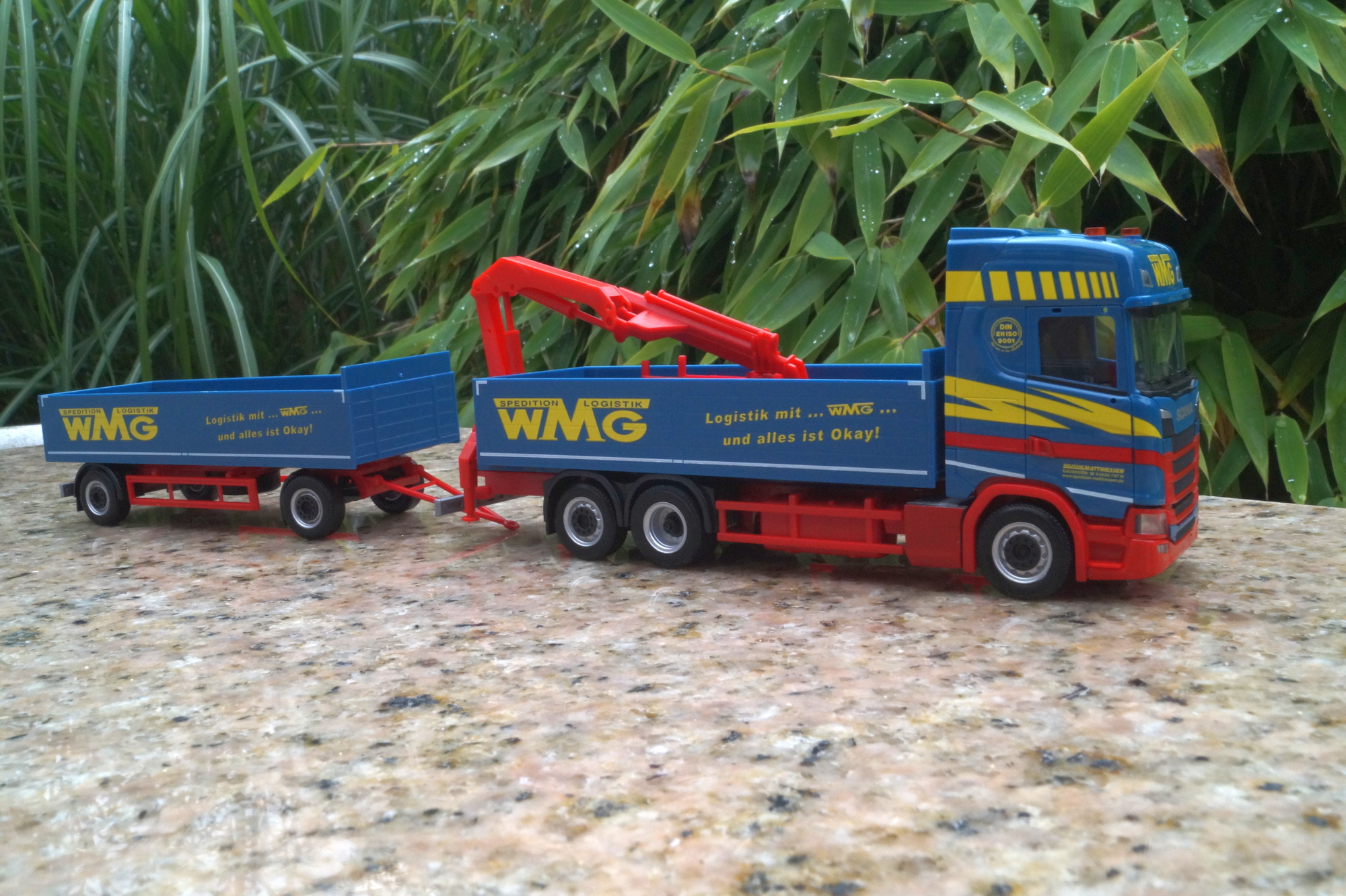 313285 - Herpa - Scania CS 20 Pritschen-Hängerzug mit Ladekran „Matthiessen“