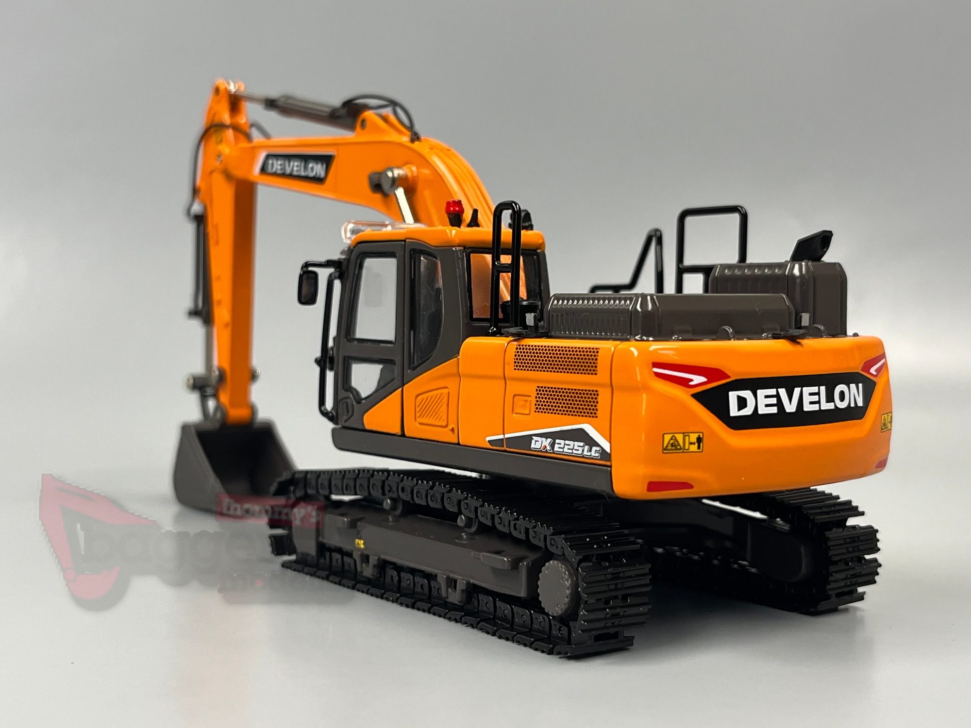 16-1040 -IMC - Develon DX 225 Kettenbagger