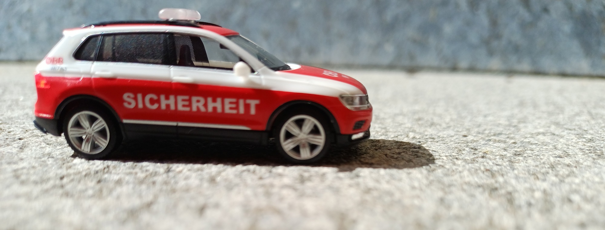 945660 -Herpa - VW Tiguan Auto "Sicherheit QBB Infra"