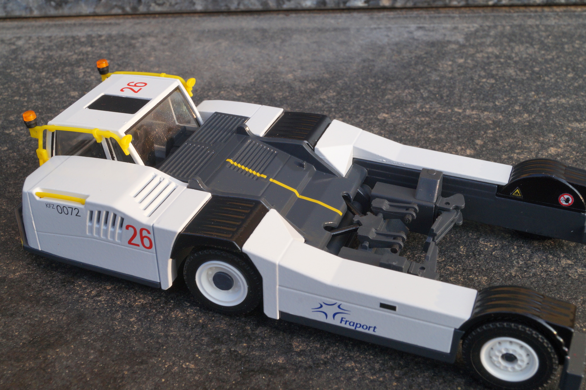 5517-1 - Conrad - GOLDHOFER AST-2 Flugzeugschlepper "Fraport"