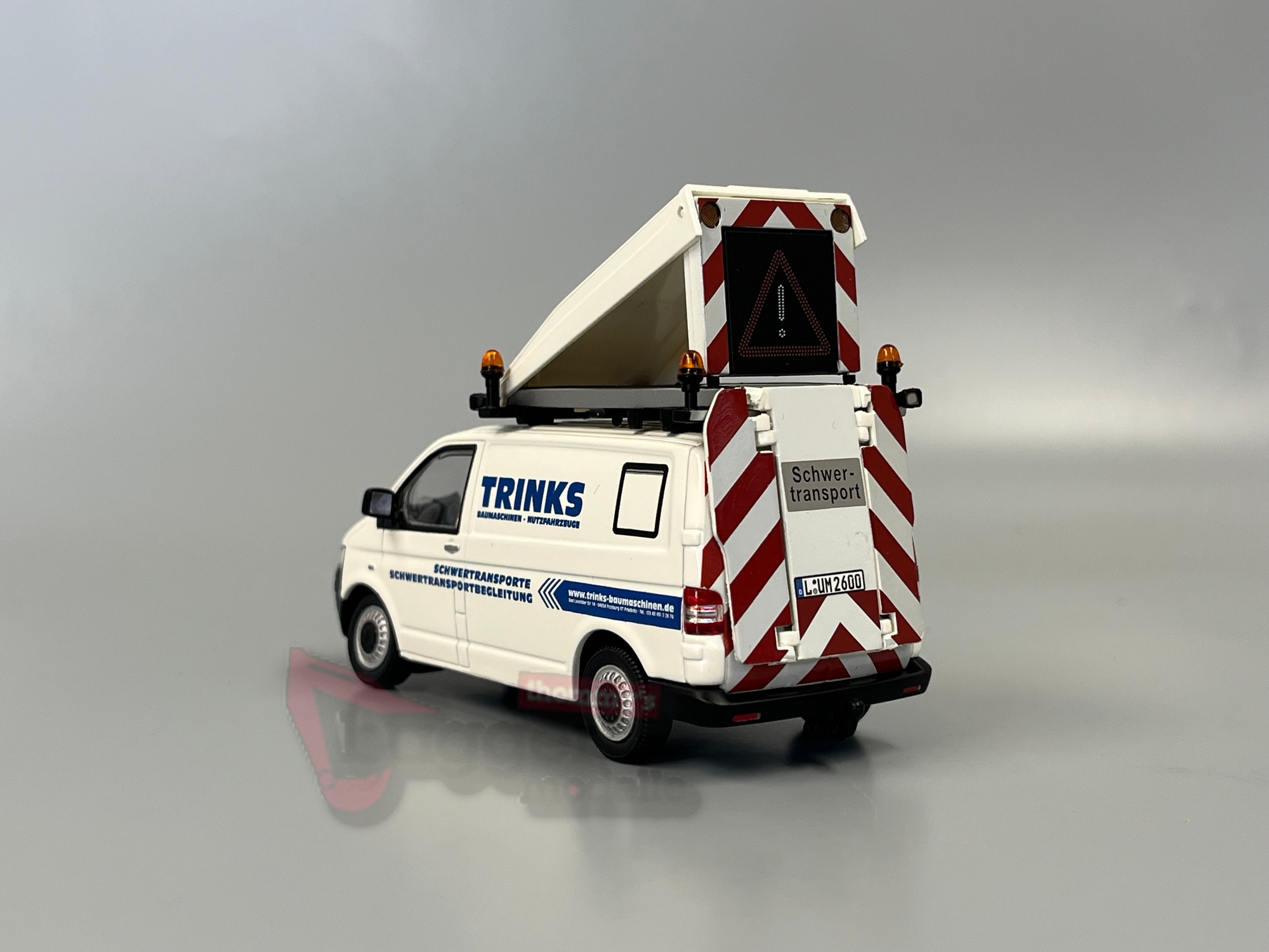 01-4978 - WSI - Volkswagen VW BF3 Transporter Begleitfahrzeug "Trinks"