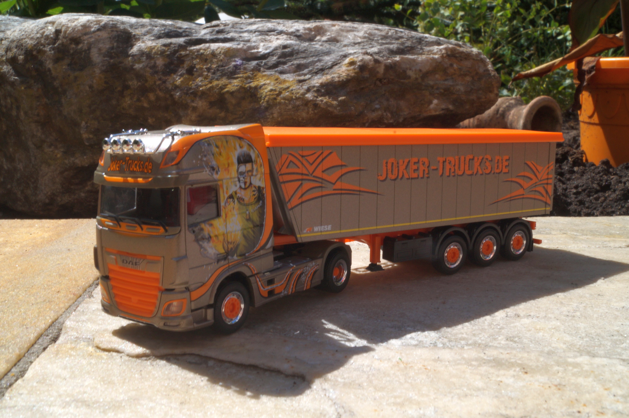 313827 - Herpa - DAF XF SSC Stöffelliner-Sattelzug „Joker Trucks“ 