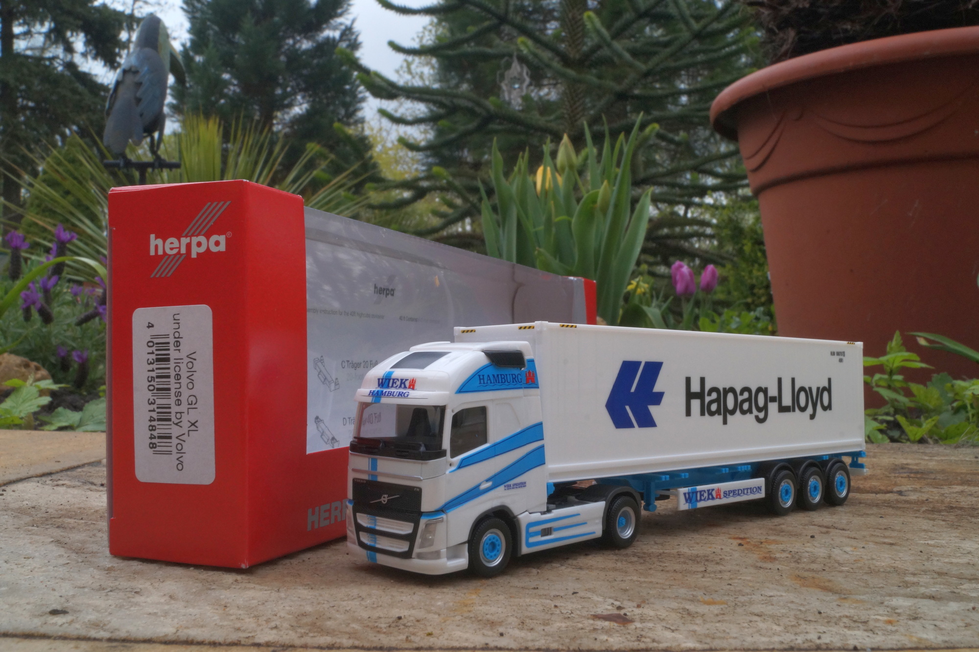 314848 - Herpa - Volvo FH4 Globetrotter XL 40ft. Container-Sattelzug - Wiek / Hapag Lloyd