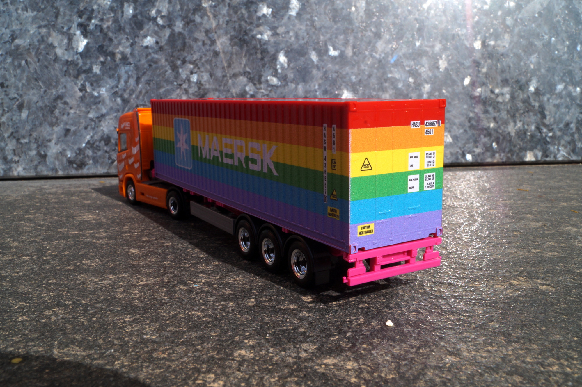 314695 - Herpa - Scania CR20 Highline 40ft. Container-Sattelzug - HCL Logistics / Maersk Rainbow