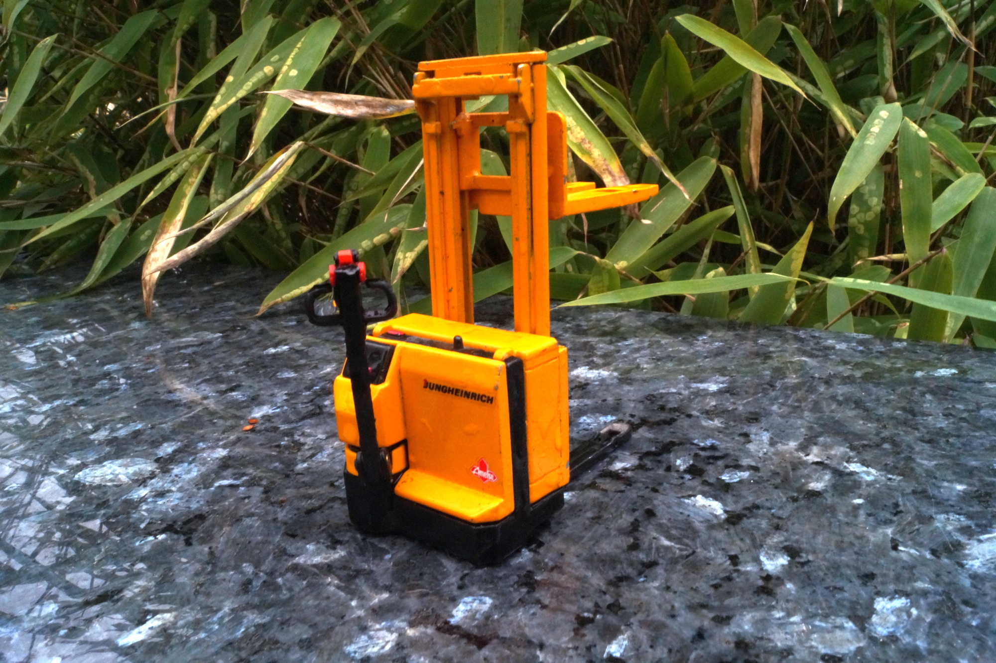 2846 - Conrad - Jungheinrich Stapler defekt  1:25