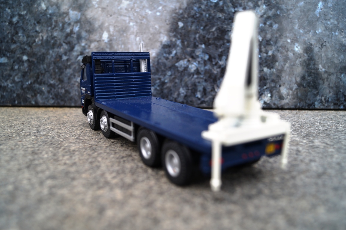 Volvo FH 7 4achs Pritschen LKW mit Heckkran "Pickfords Vanquard"