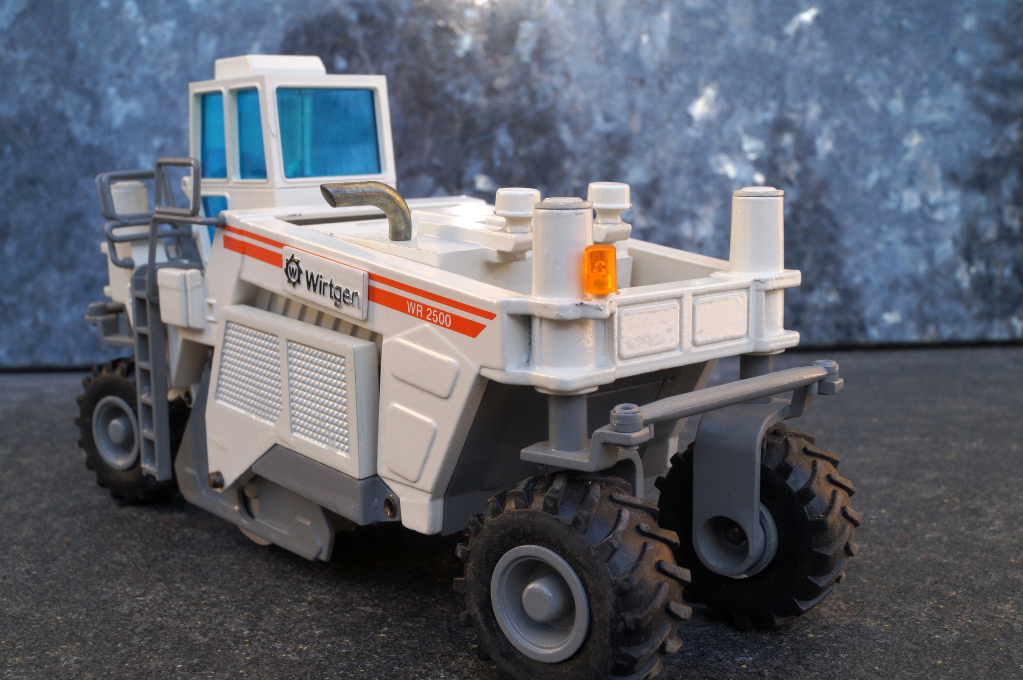 Wirtgen WR 2500  Recycler und Bodenstabilisierer