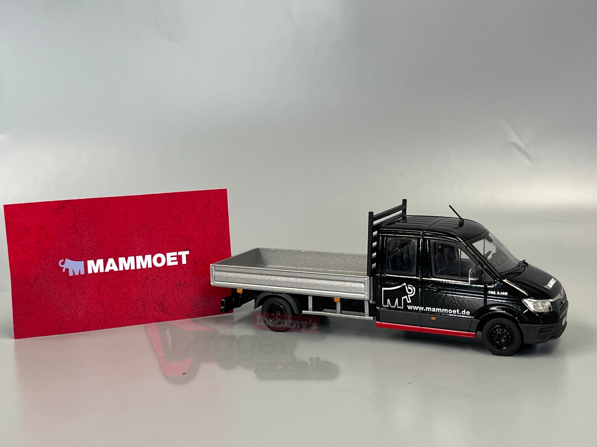 410353 -Conrad - MAN TGE Pritschenwagen mit Doppelkabine "Mammoet"