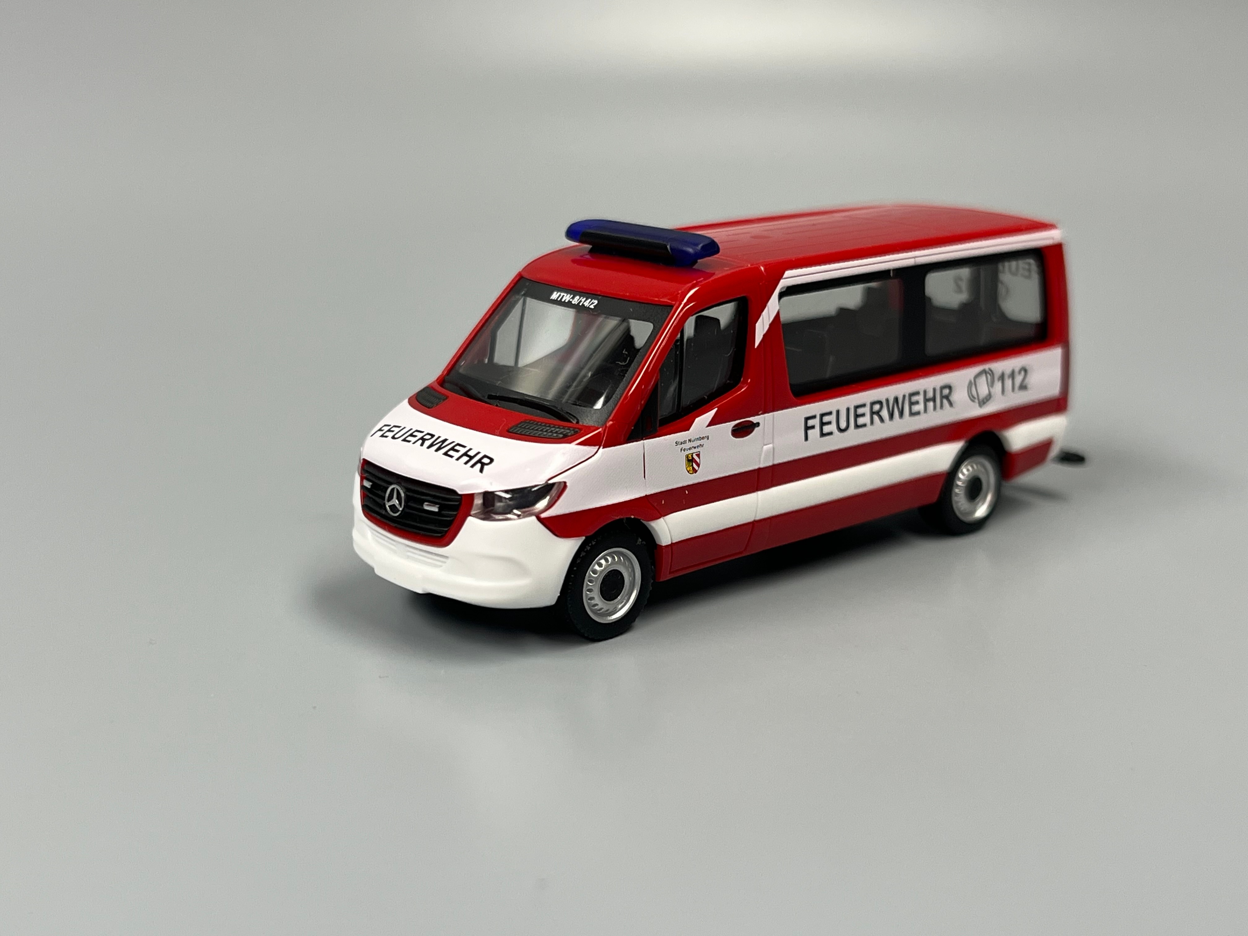 098885 - Herpa - Mercedes Benz Sprinter`18 Flachdach Bus "Feuerwehr Nürnberg"