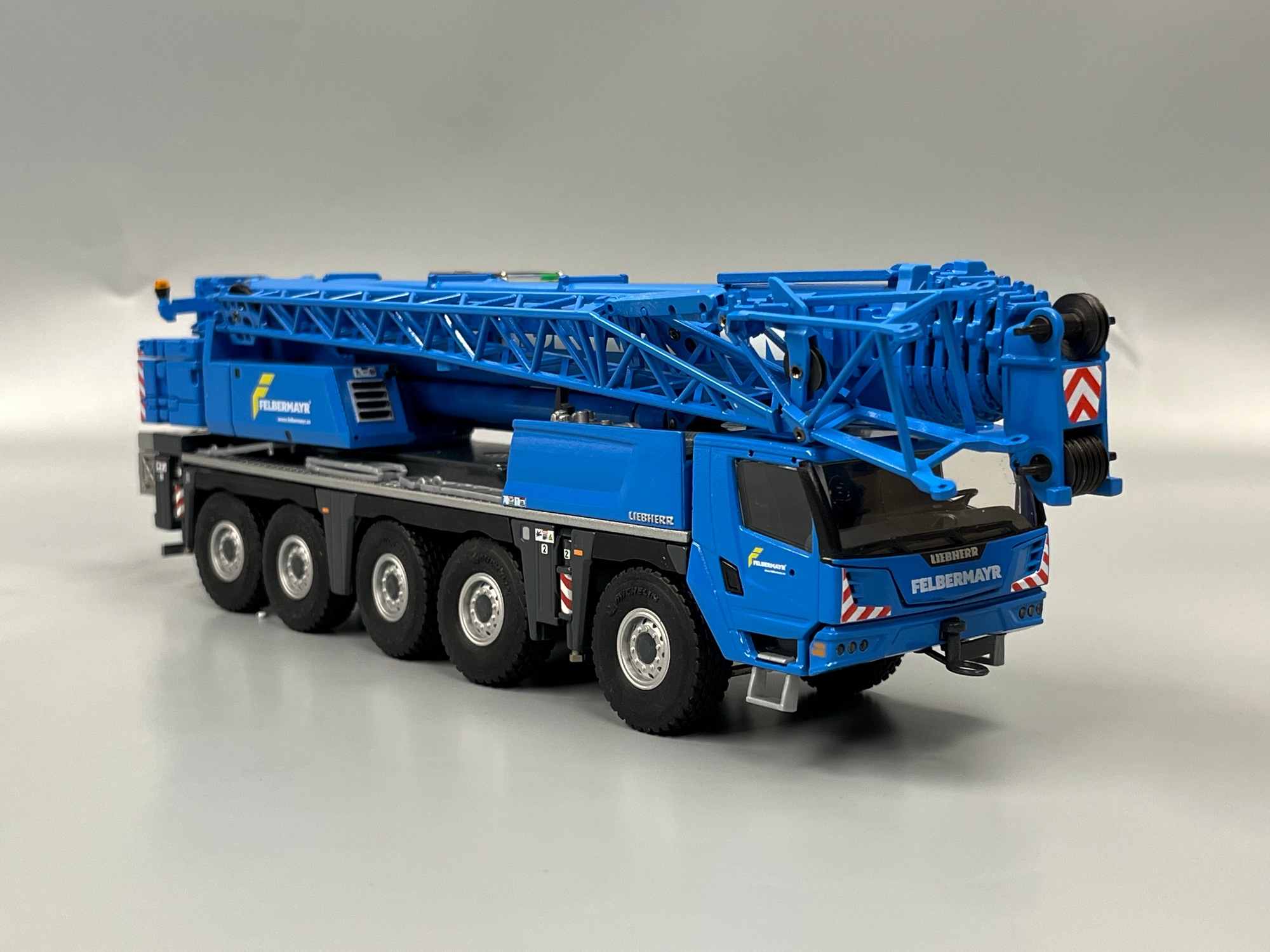 2126-1 - Conrad - Liebherr LTM 1110-5.2 Mobilkran mit Spitze "Felbermayr"