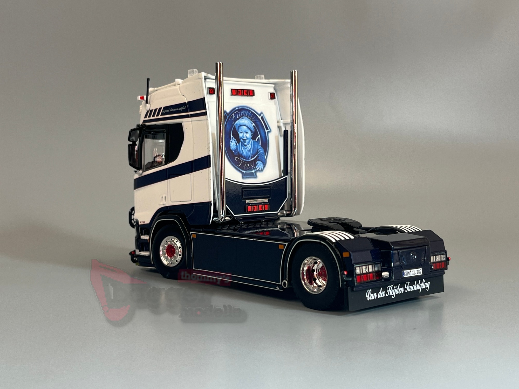 89255 - Tekno - Scania NGR Highline 4x2 Zugmaschine "Oettinger"