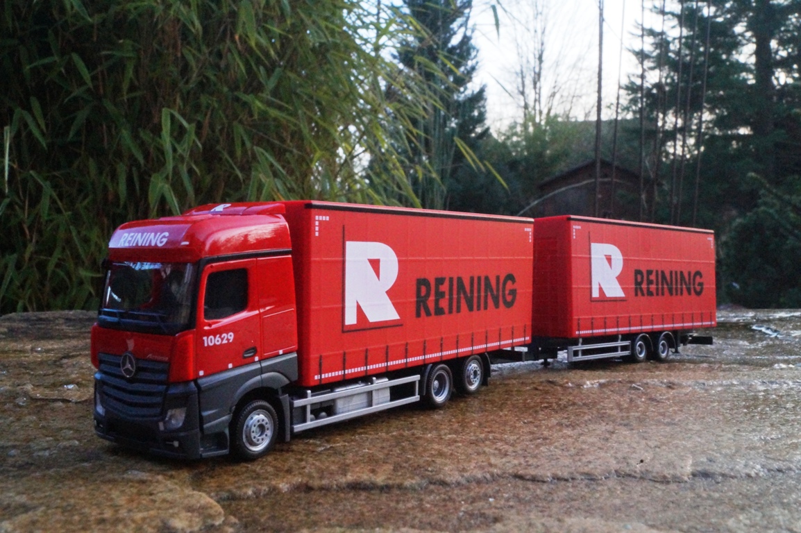 308007- Herpa - Mercedes-Benz Actros Bigspace Volumen-Hängerzug "Reining" (NL)