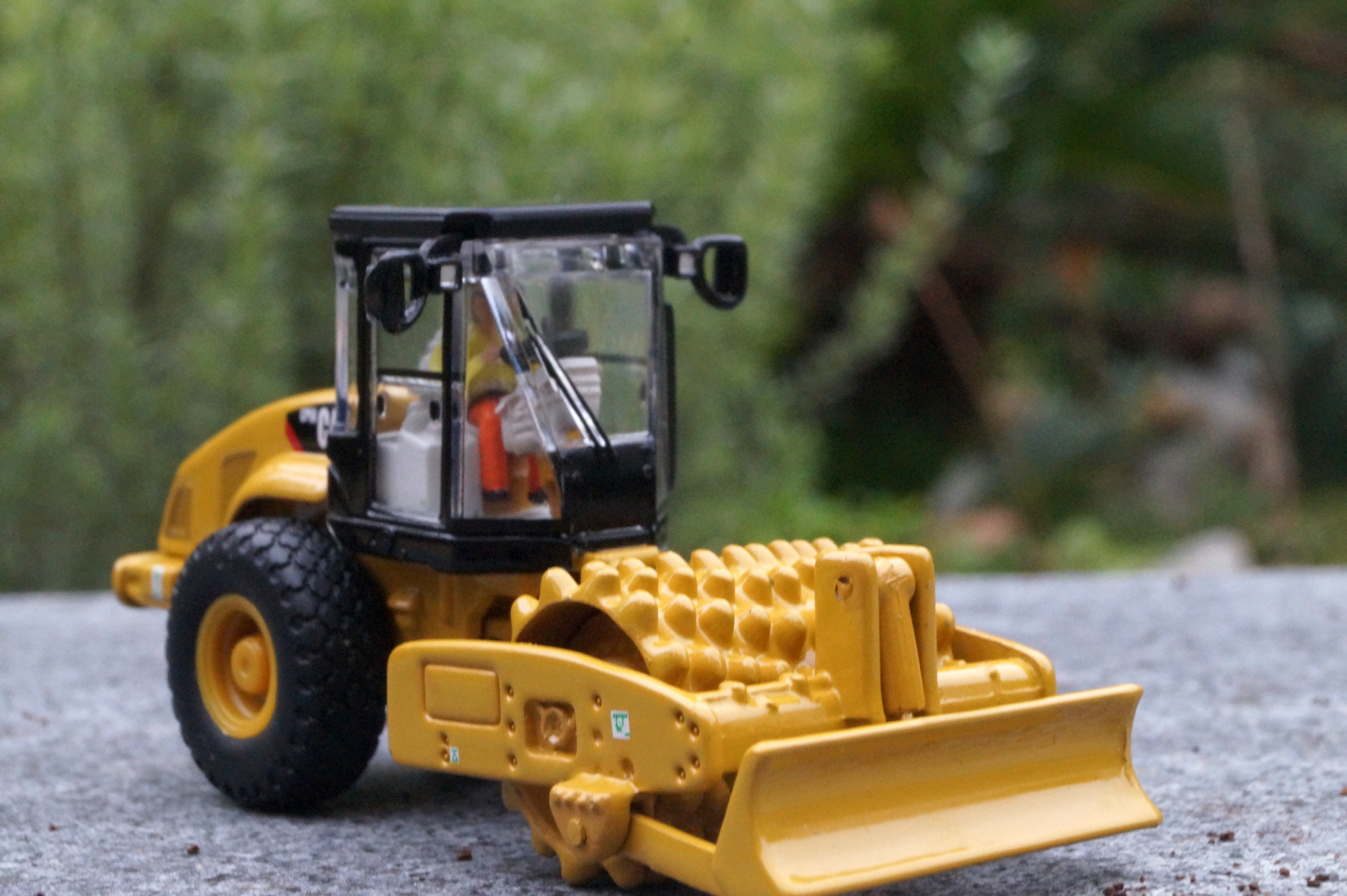 85247 -DCM - CAT CP  56 Walze Stampffuss   1:87