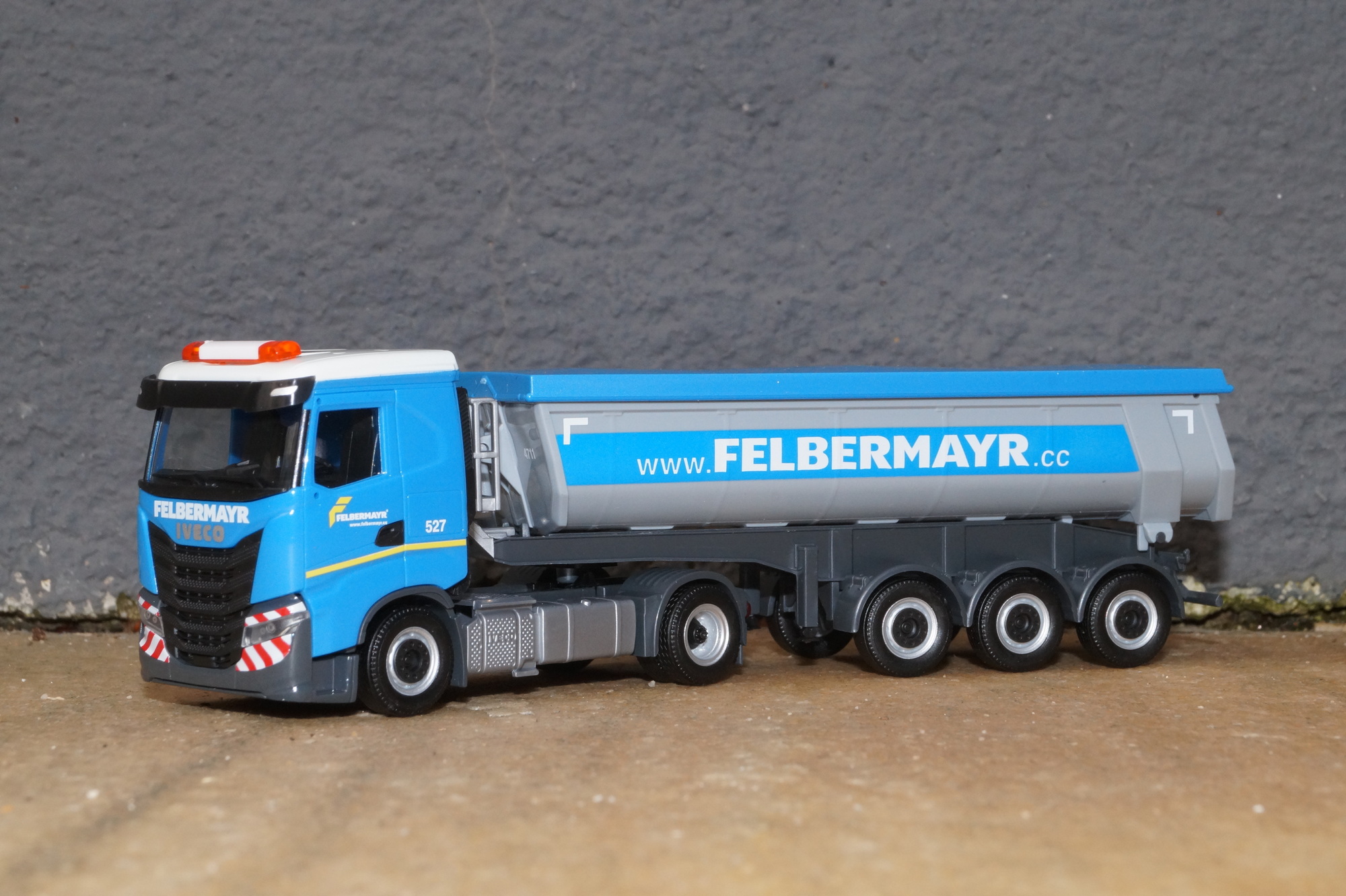 316569 - Herpa  - Iveco S-Way ND Rundmulden-Sattelzug "Felbermayr" (Österreich/